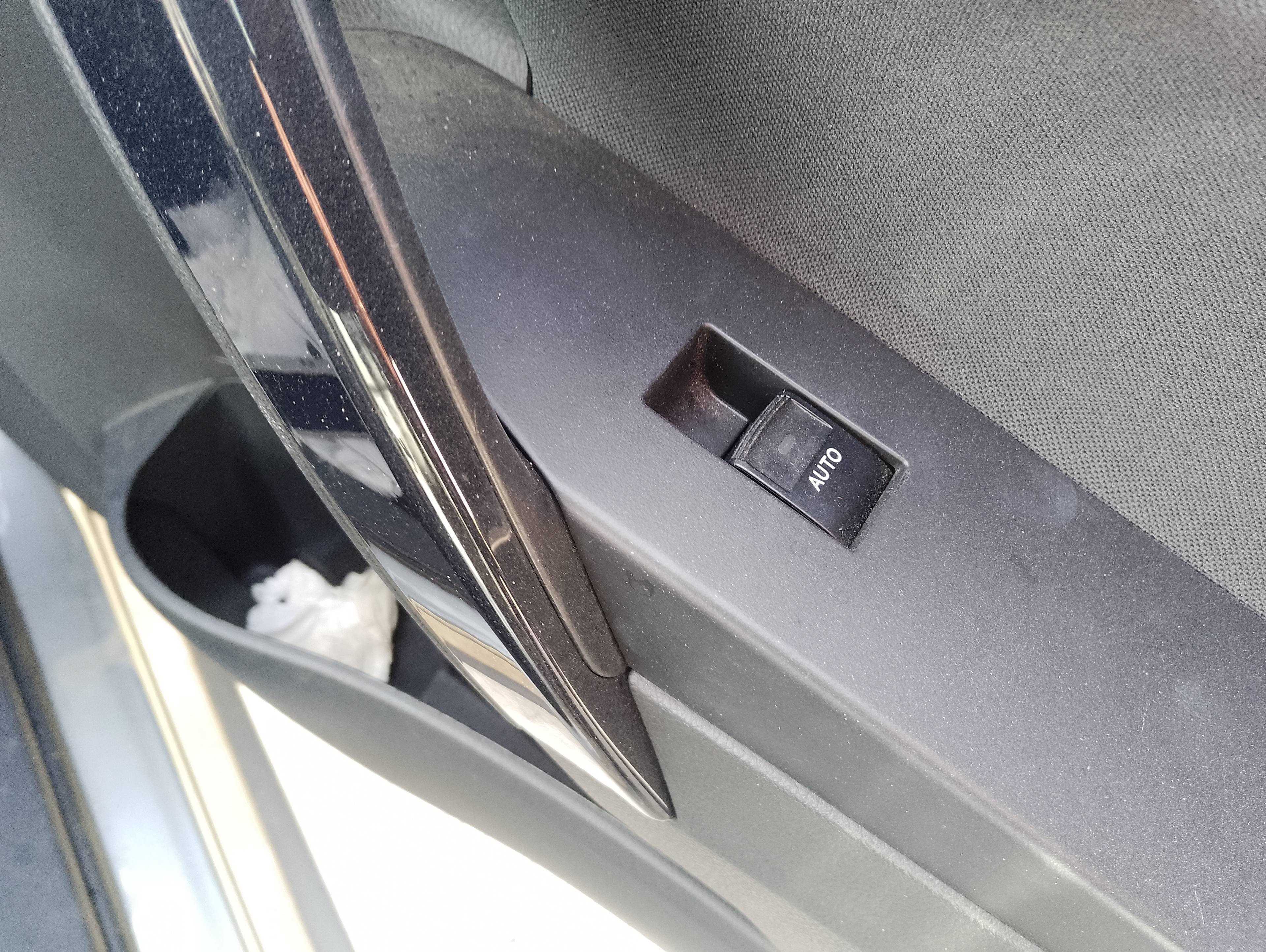 Recambio de mando elevalunas delantero derecho para toyota auris active referencia OEM IAM 7423102D50  