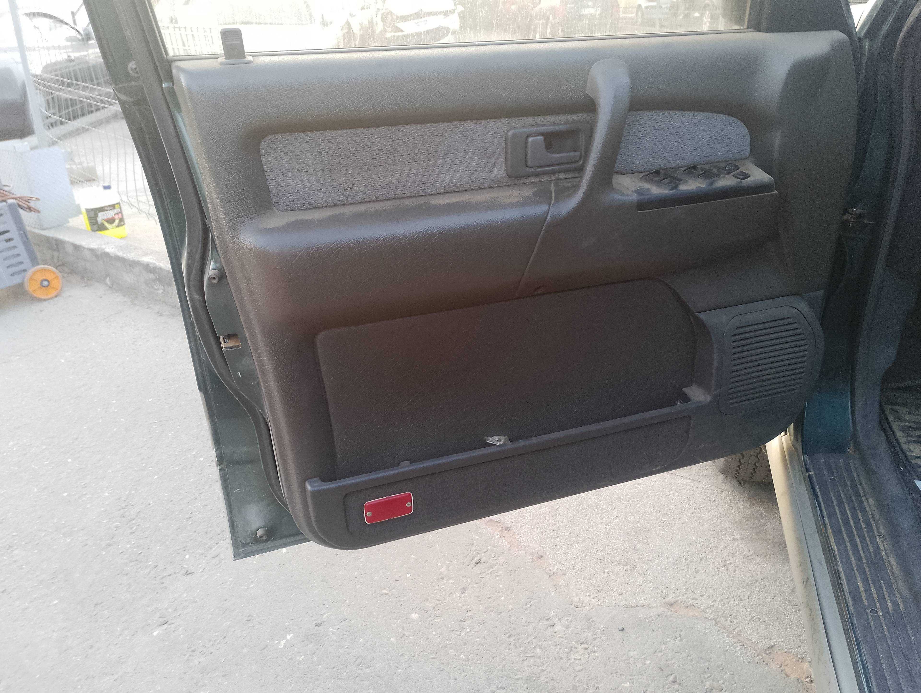 Recambio de guarnecido puerta delantera izquierda para opel monterey básico referencia OEM IAM   