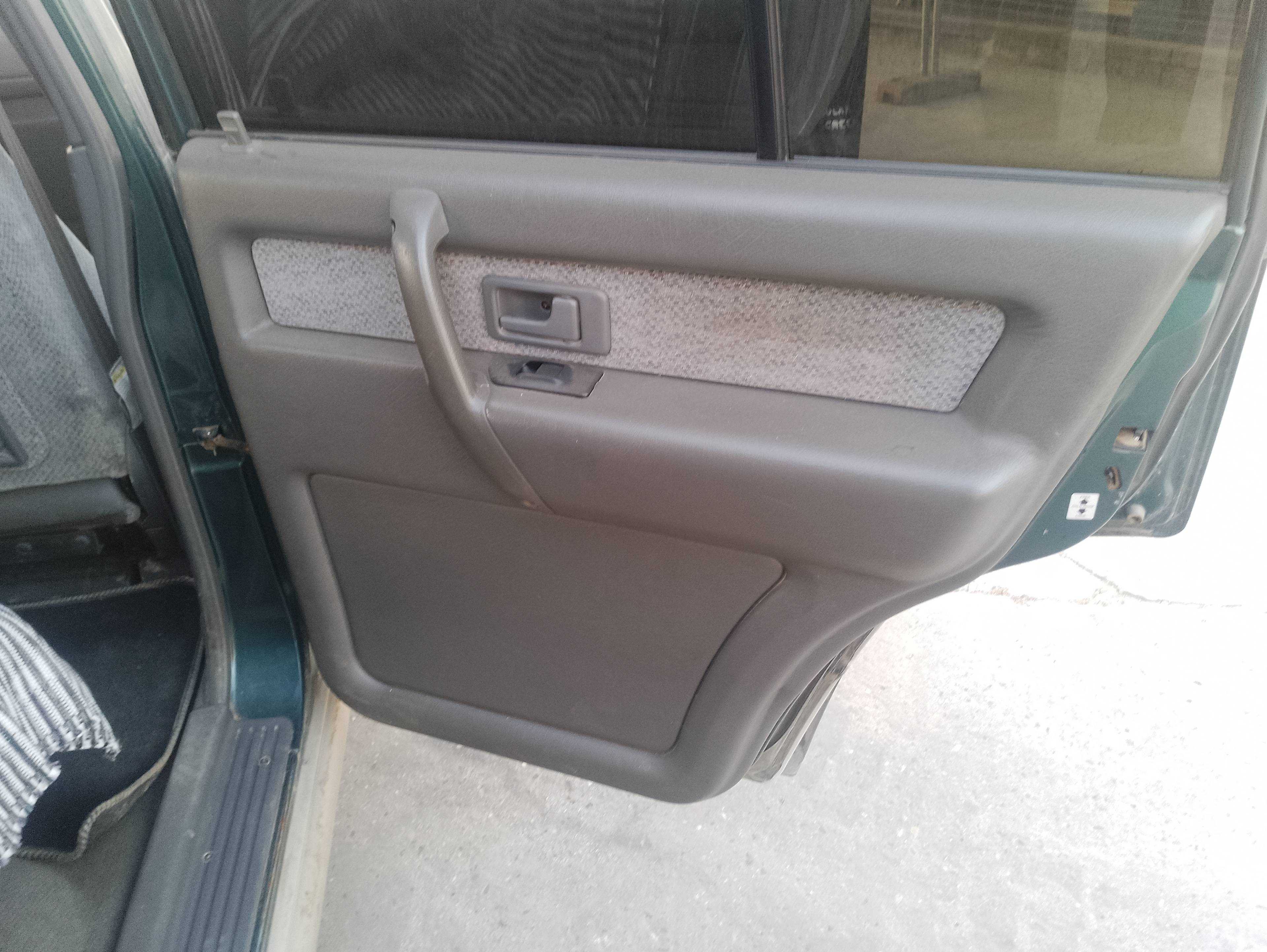 Recambio de guarnecido puerta trasera derecha para opel monterey básico referencia OEM IAM   