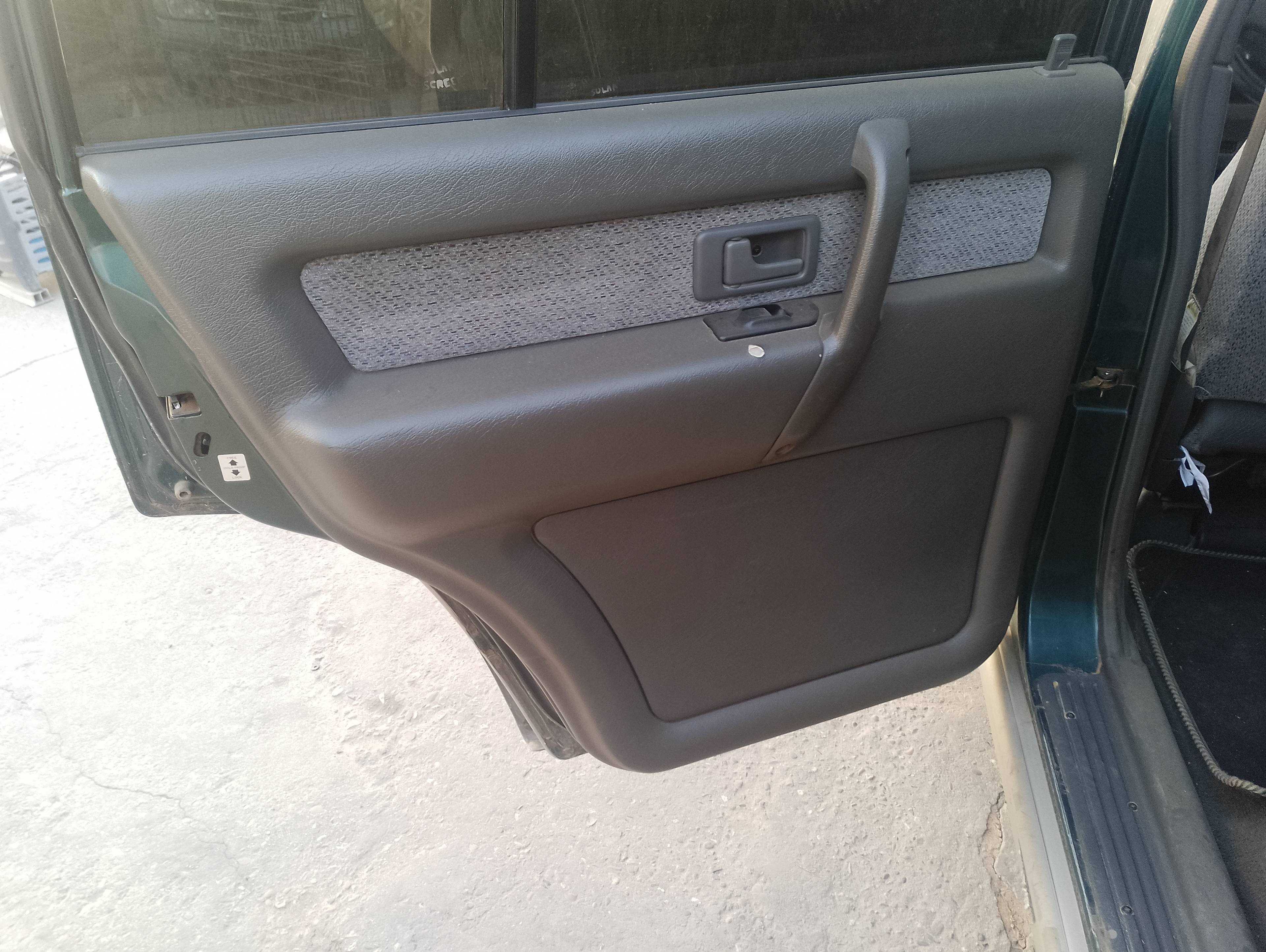 Recambio de guarnecido puerta trasera izquierda para opel monterey básico referencia OEM IAM   