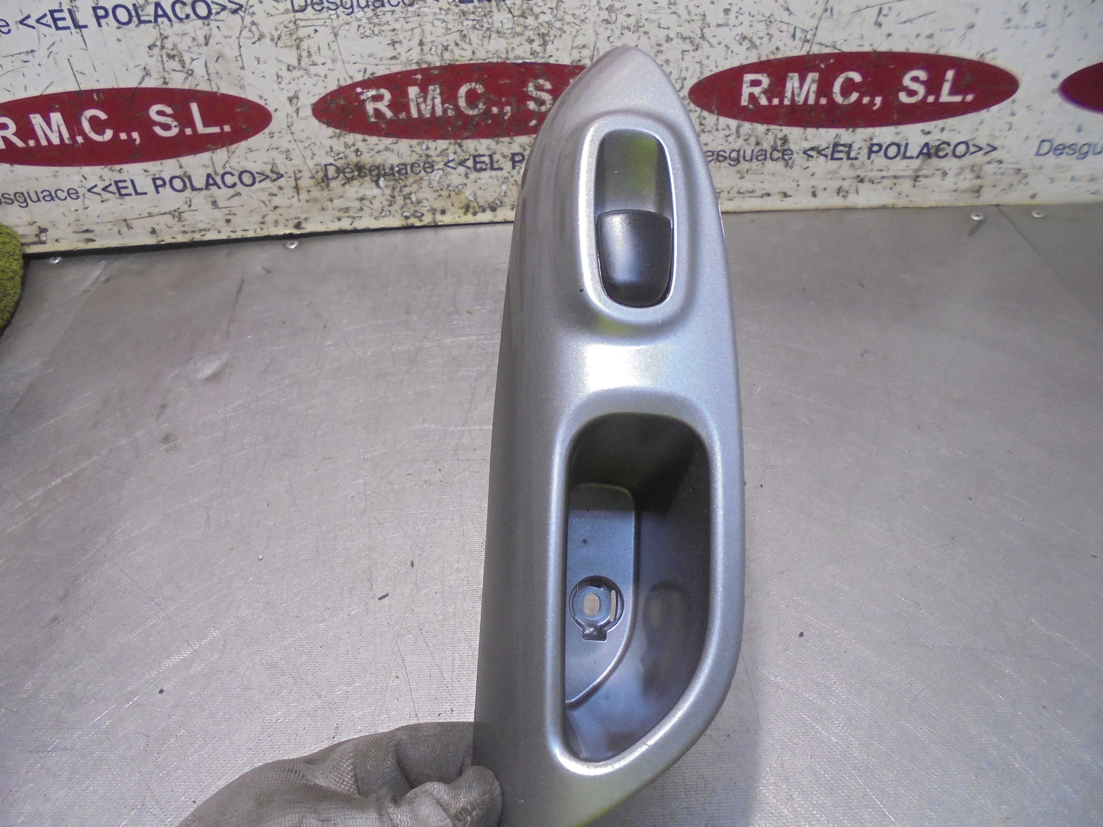 Recambio de mando elevalunas trasero derecho para nissan juke (f15) acenta referencia OEM IAM 254111KL5A  