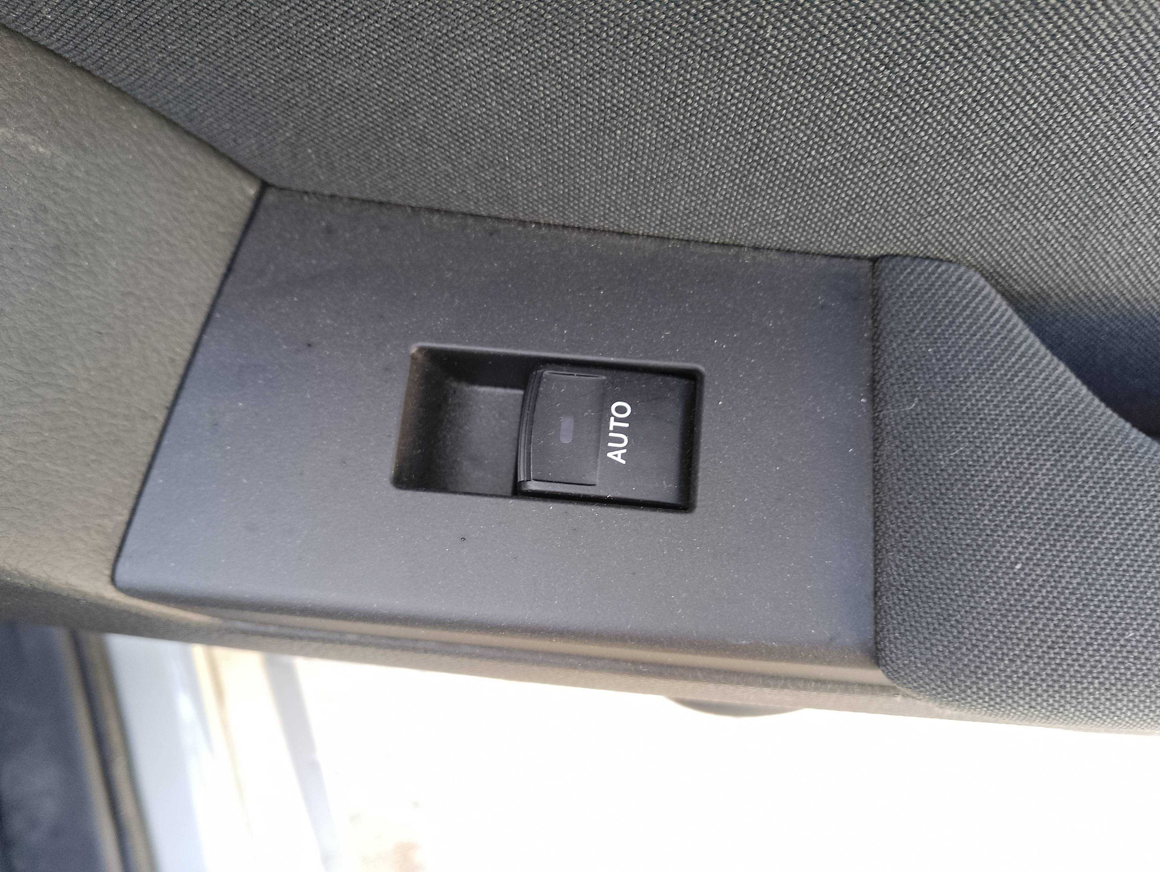 Recambio de mando elevalunas trasero derecho para toyota auris active referencia OEM IAM   
