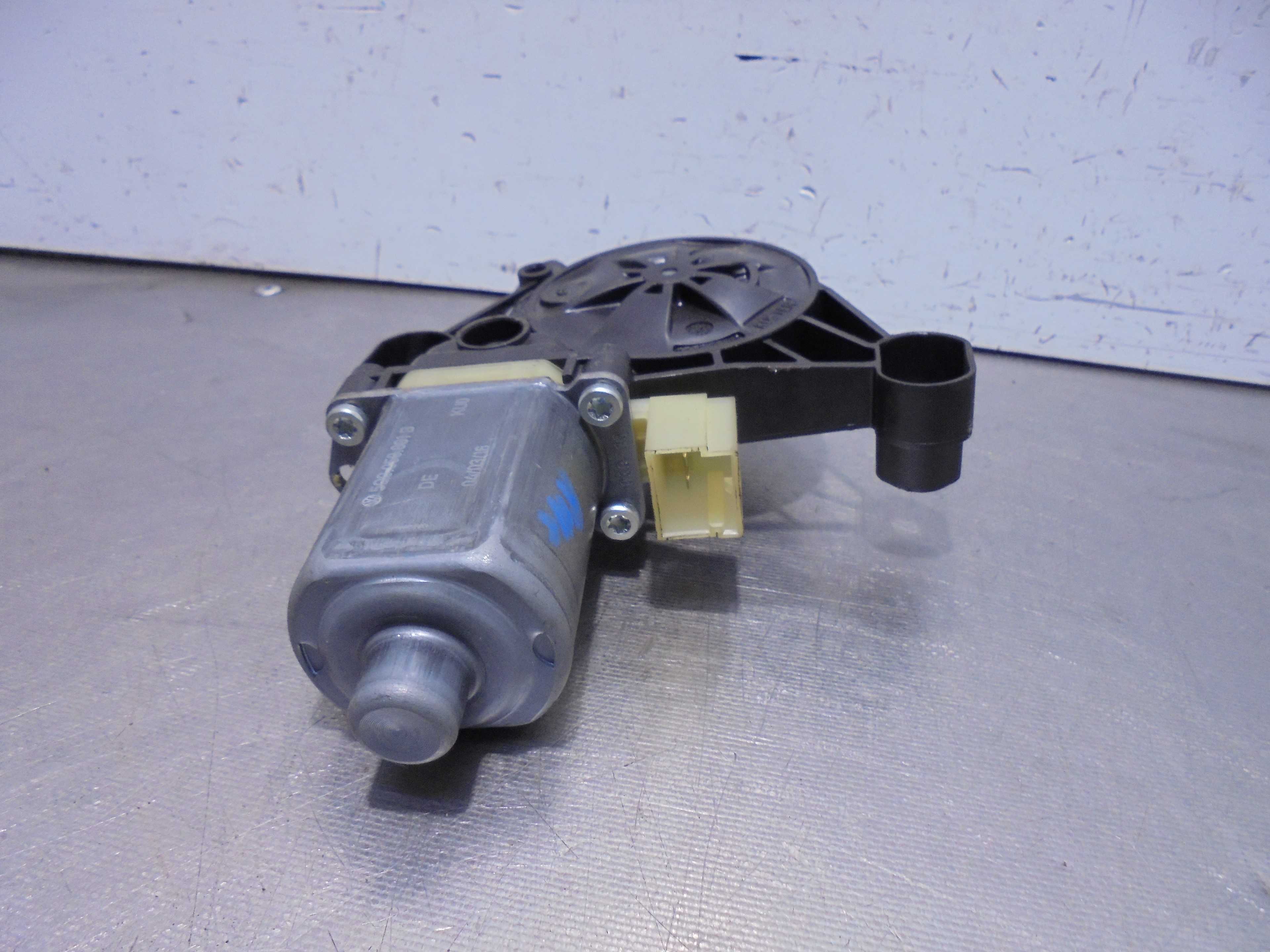 Recambio de motor elevalunas delantero izquierdo para seat leon (5f1) 1.6 tdi referencia OEM IAM 5Q0959801B BOSCH 