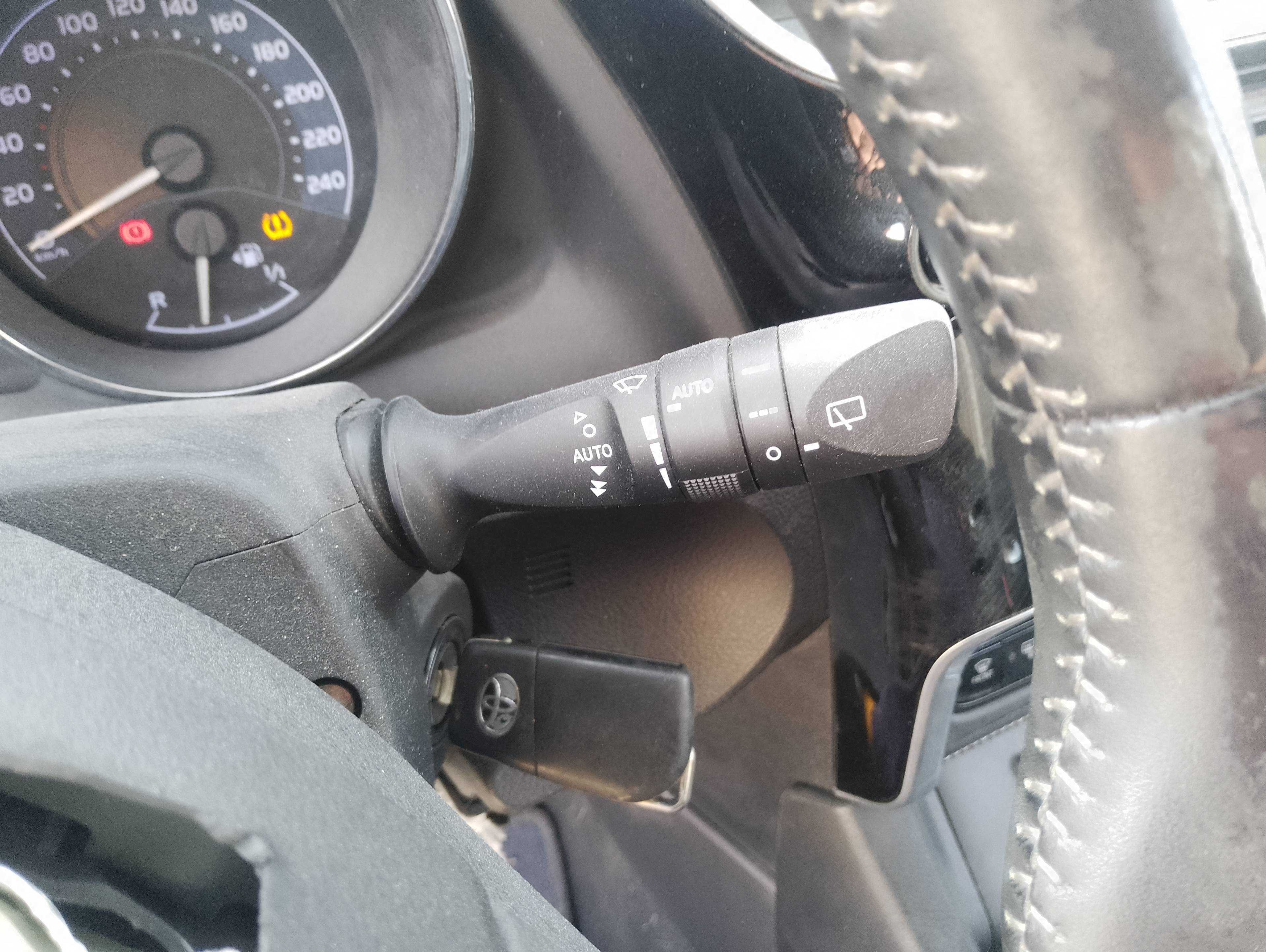 Recambio de mando limpia para toyota auris active referencia OEM IAM   