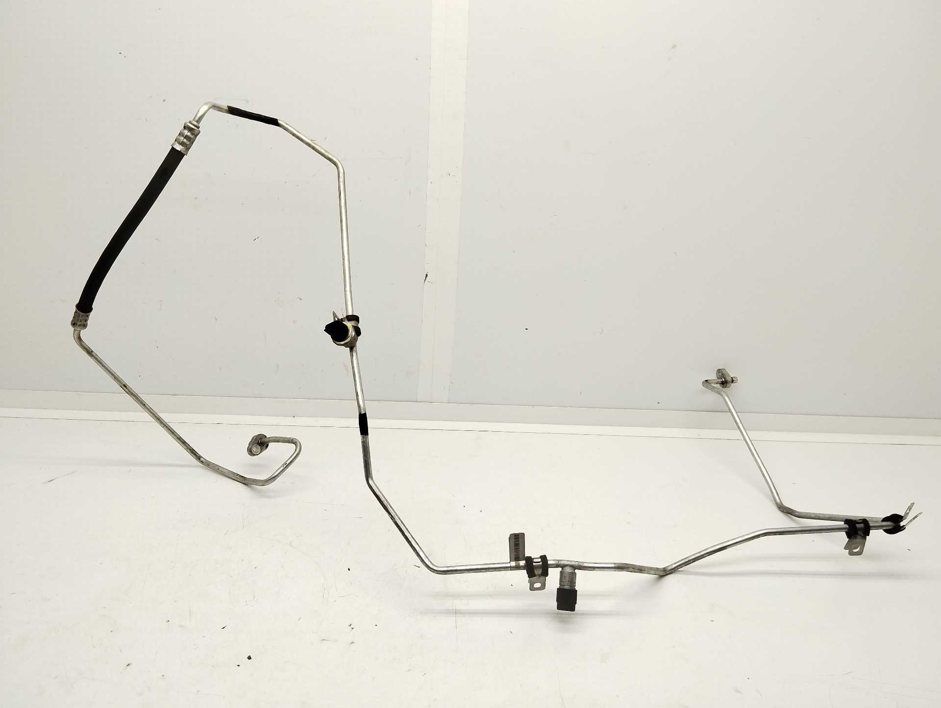 Recambio de tubos aire acondicionado para renault clio iv referencia OEM IAM 924403126R  