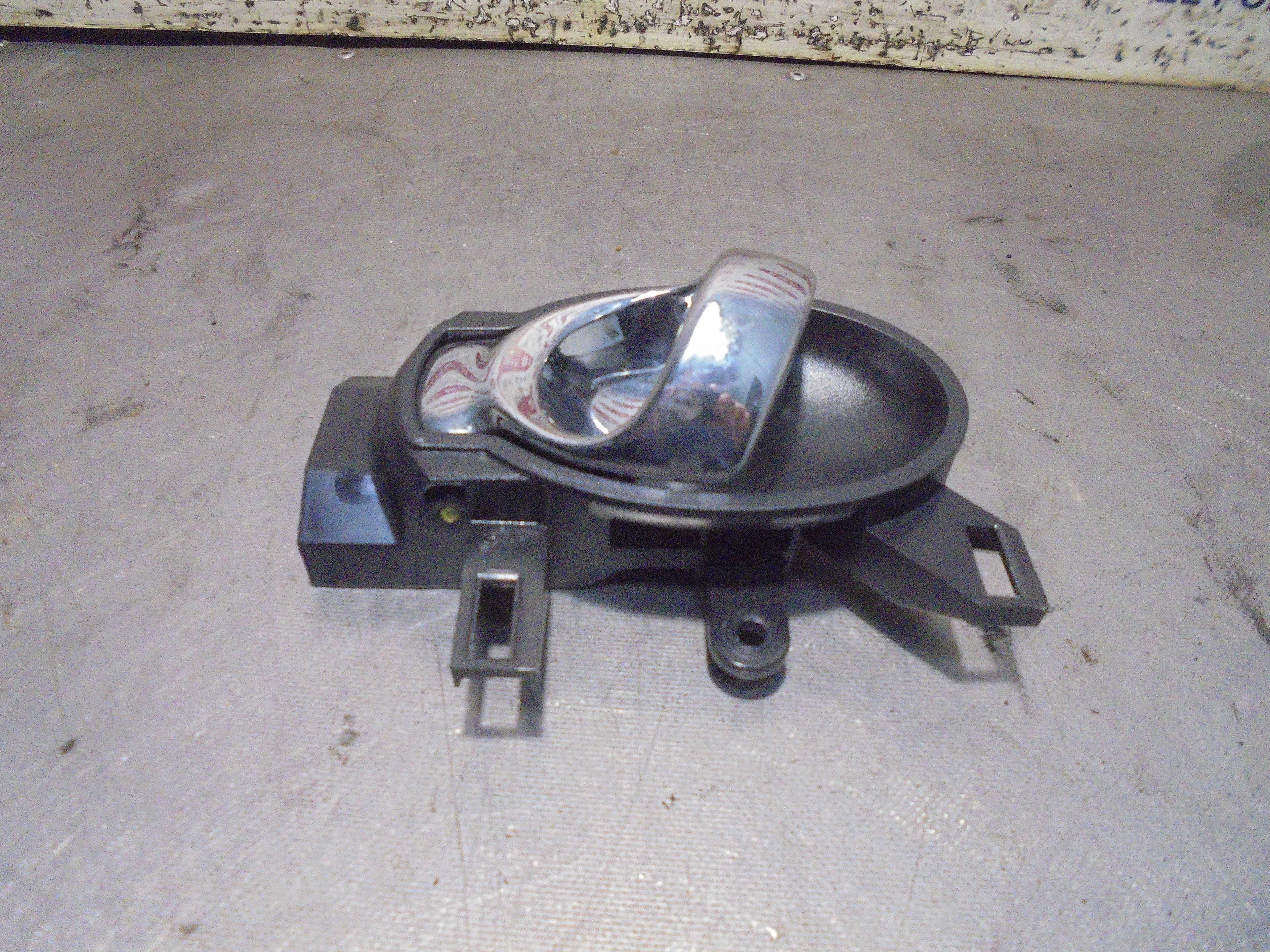 Recambio de maneta interior delantera izquierda para nissan juke (f15) acenta referencia OEM IAM 806711HB0B  