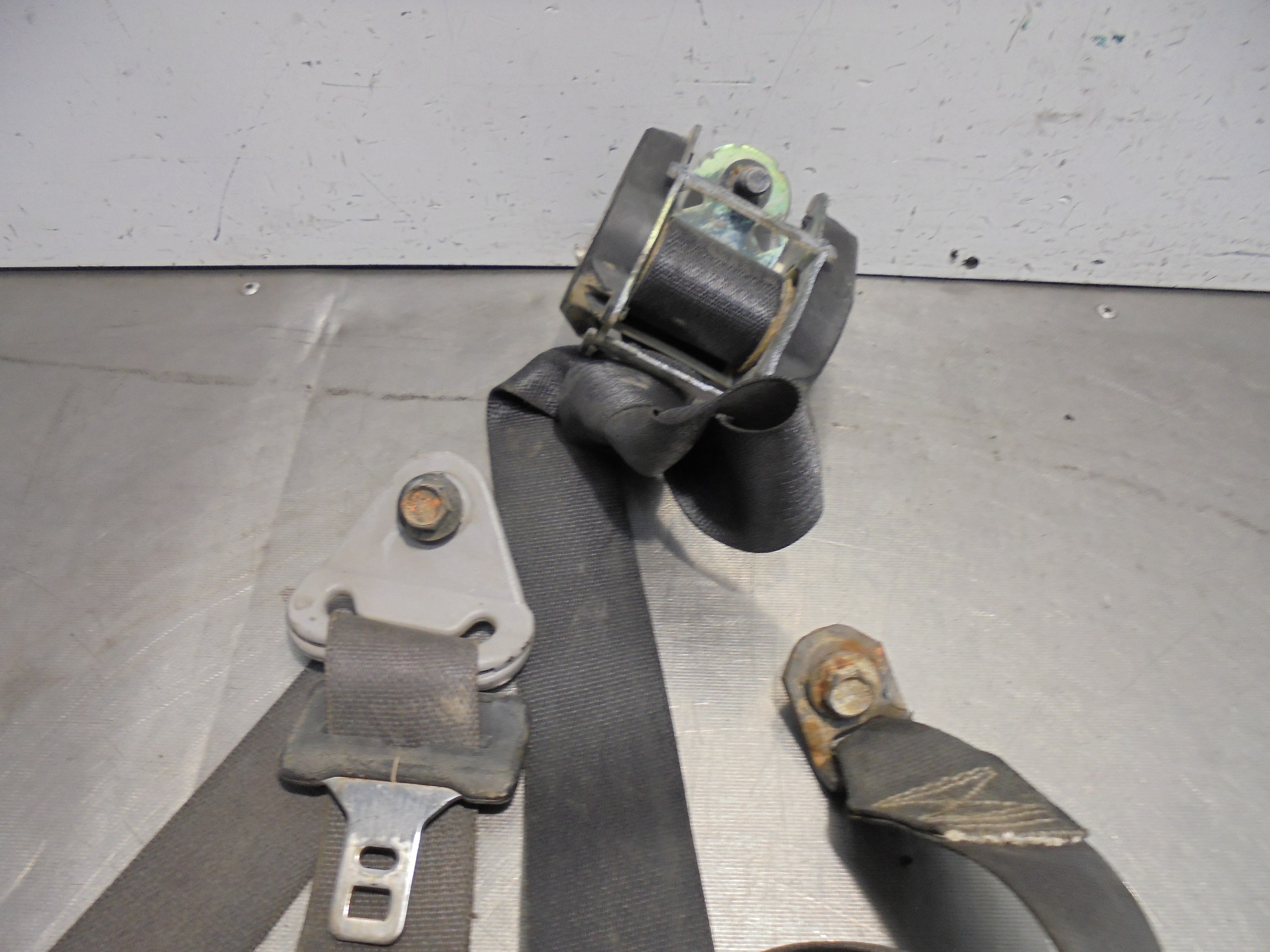 Recambio de cinturon seguridad delantero derecho para isuzu d-max 3.0 turbodiesel referencia OEM IAM   