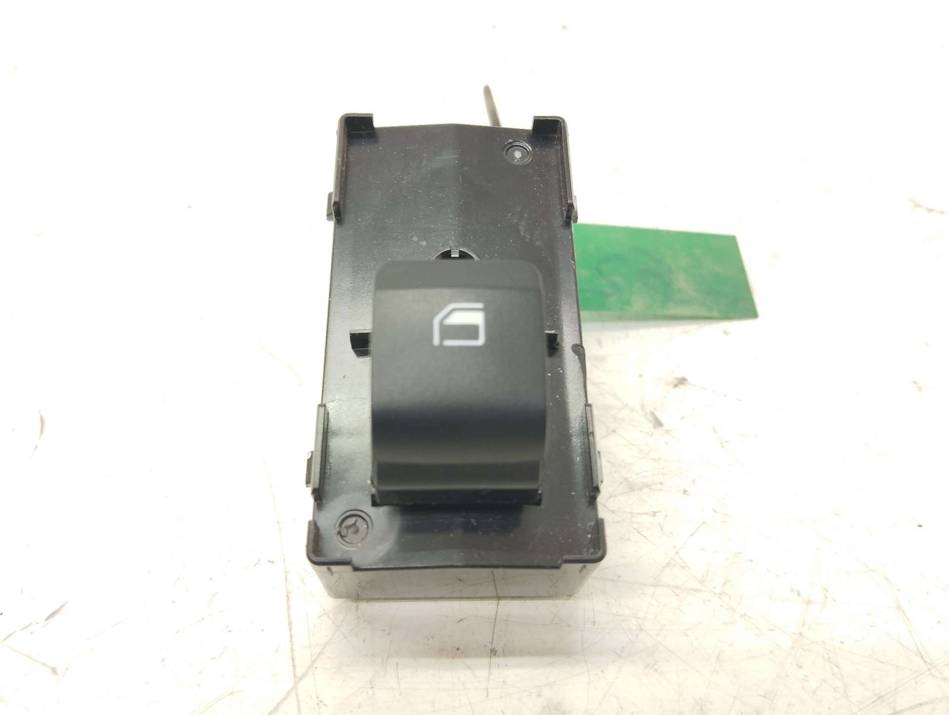 Recambio de mando elevalunas trasero derecho para hyundai tucson (nx) klass 2wd referencia OEM IAM 93581AB0004X  