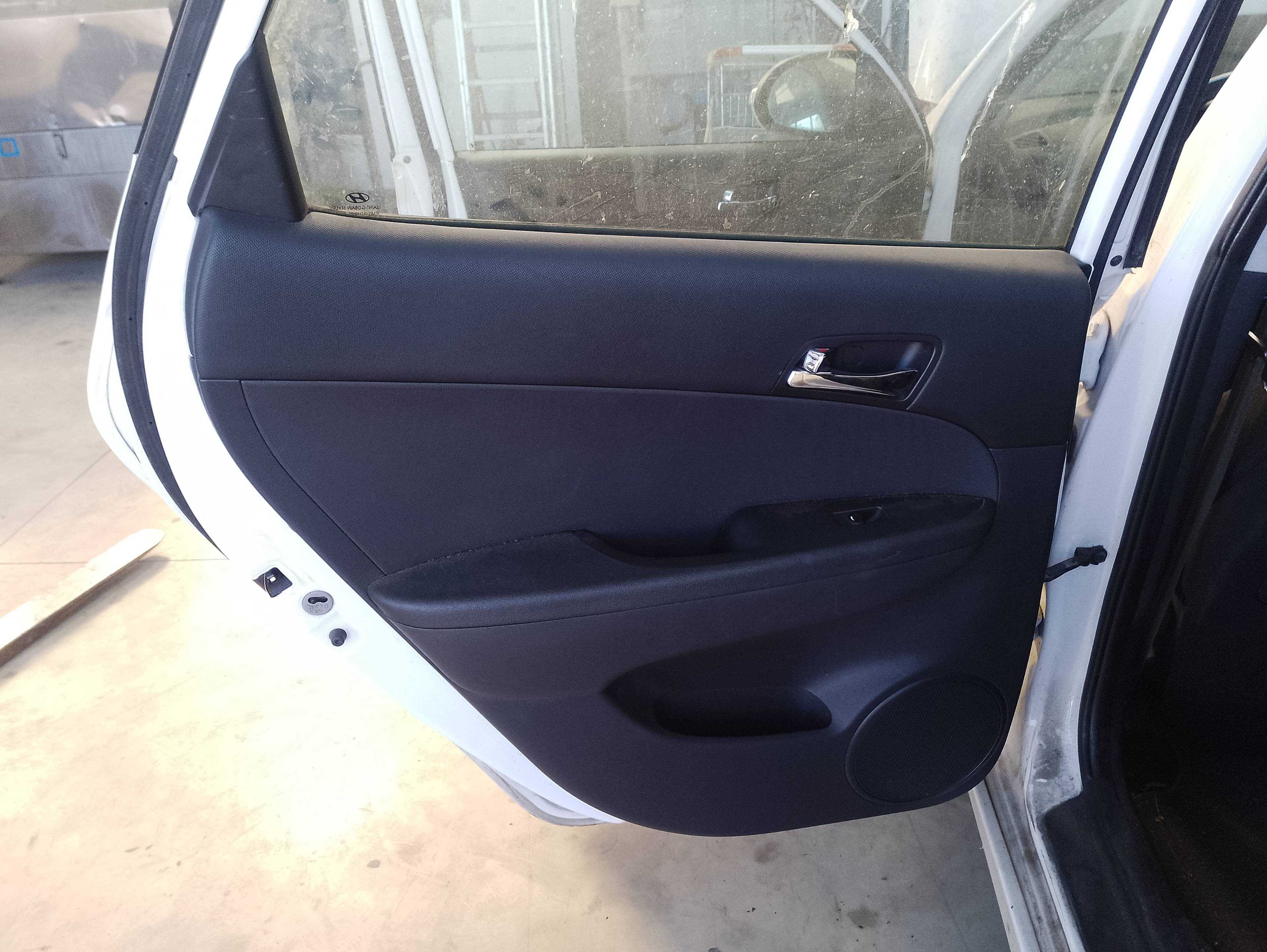 Recambio de guarnecido puerta trasera izquierda para hyundai i30 classic referencia OEM IAM   