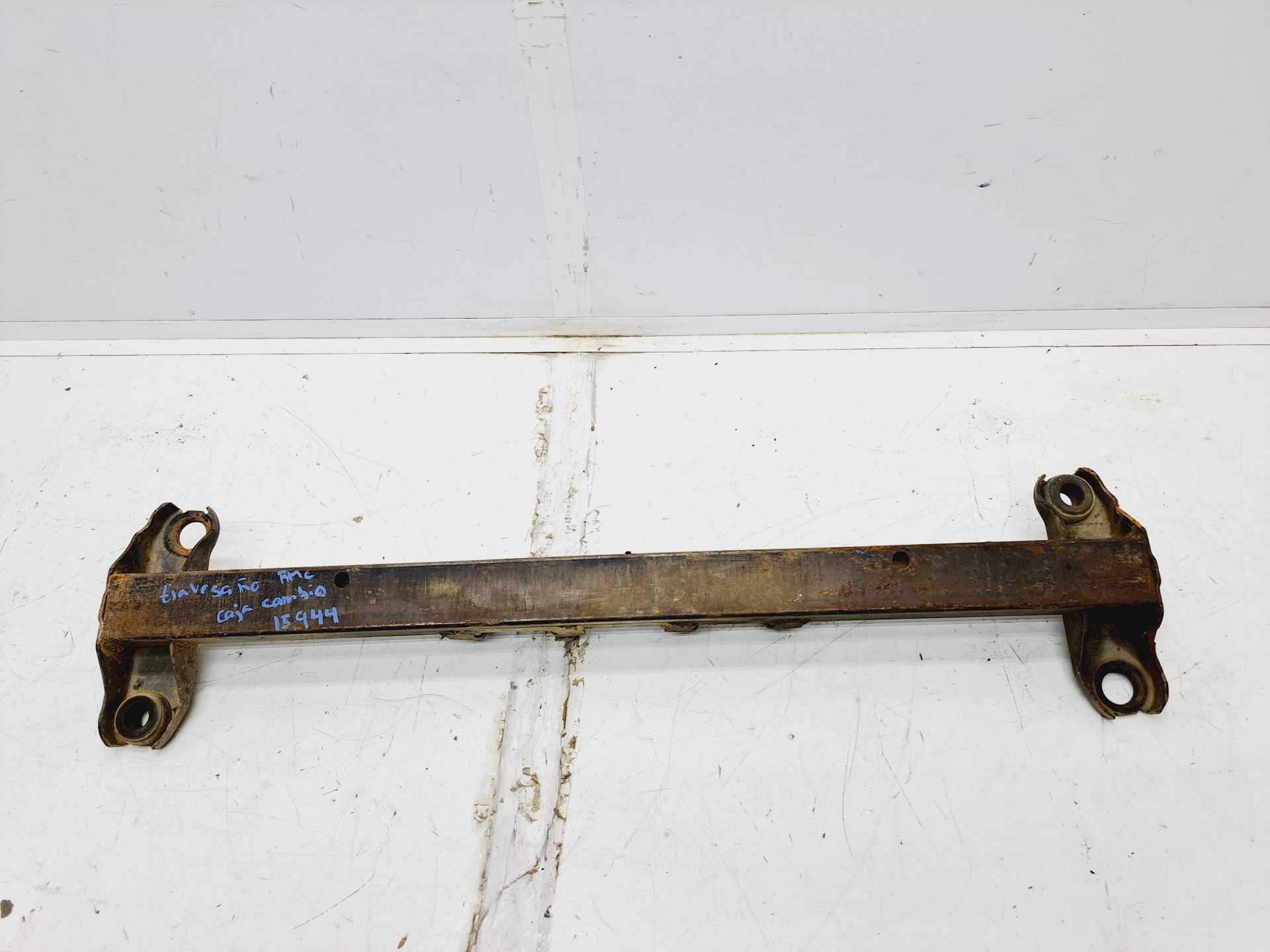Recambio de travesaño inferior para mitsubishi montero pinin (h60/h70) 1.8 cat referencia OEM IAM  MR510314 