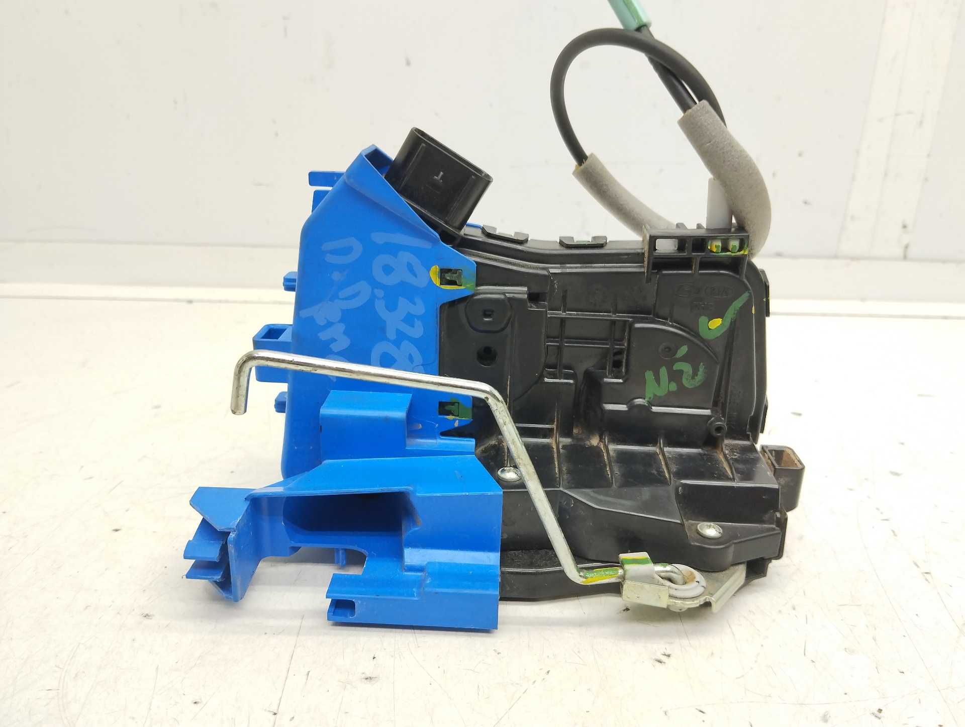 Recambio de cerradura puerta delantera derecha para hyundai tucson 1.6 crdi cat referencia OEM IAM 81320N7000  