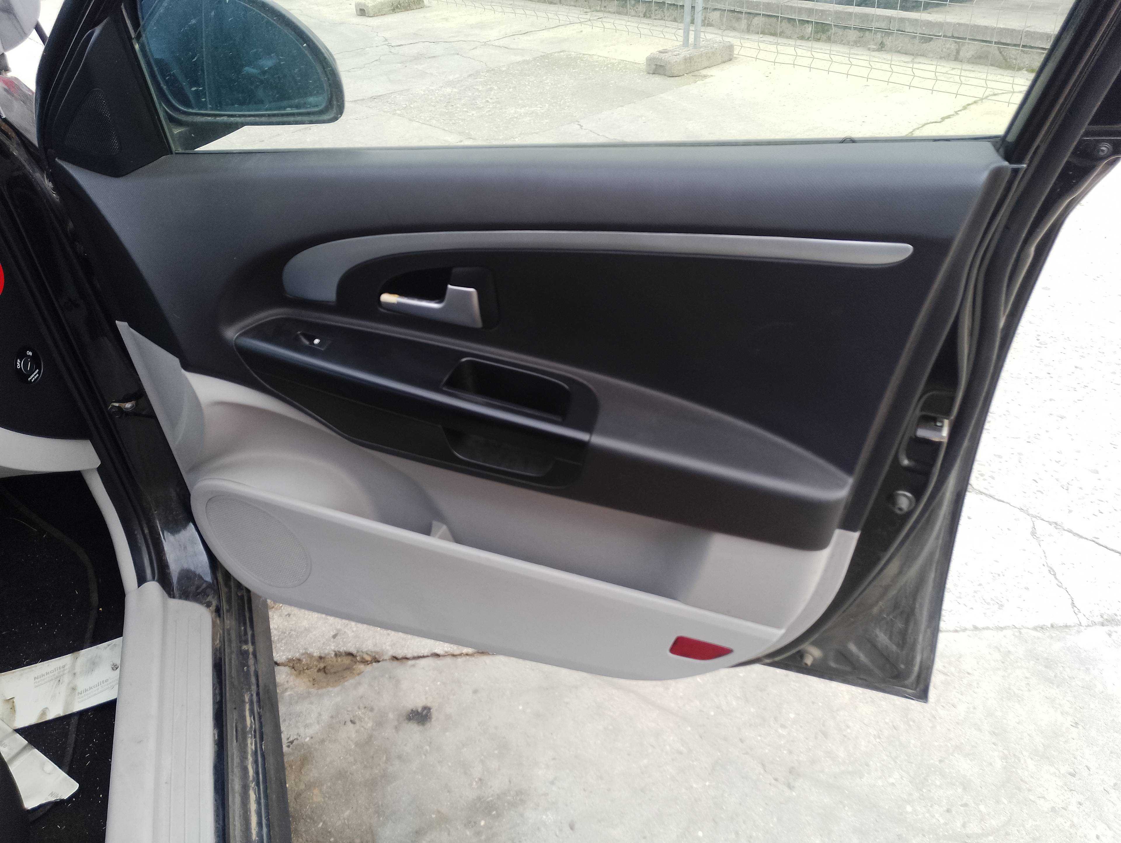 Recambio de guarnecido puerta delantera derecha para kia cee´d active referencia OEM IAM   