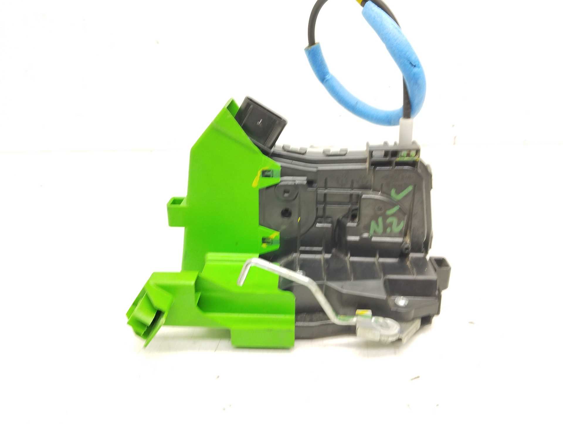 Recambio de cerradura puerta trasera derecha para hyundai tucson 1.6 crdi cat referencia OEM IAM 81420N7000  