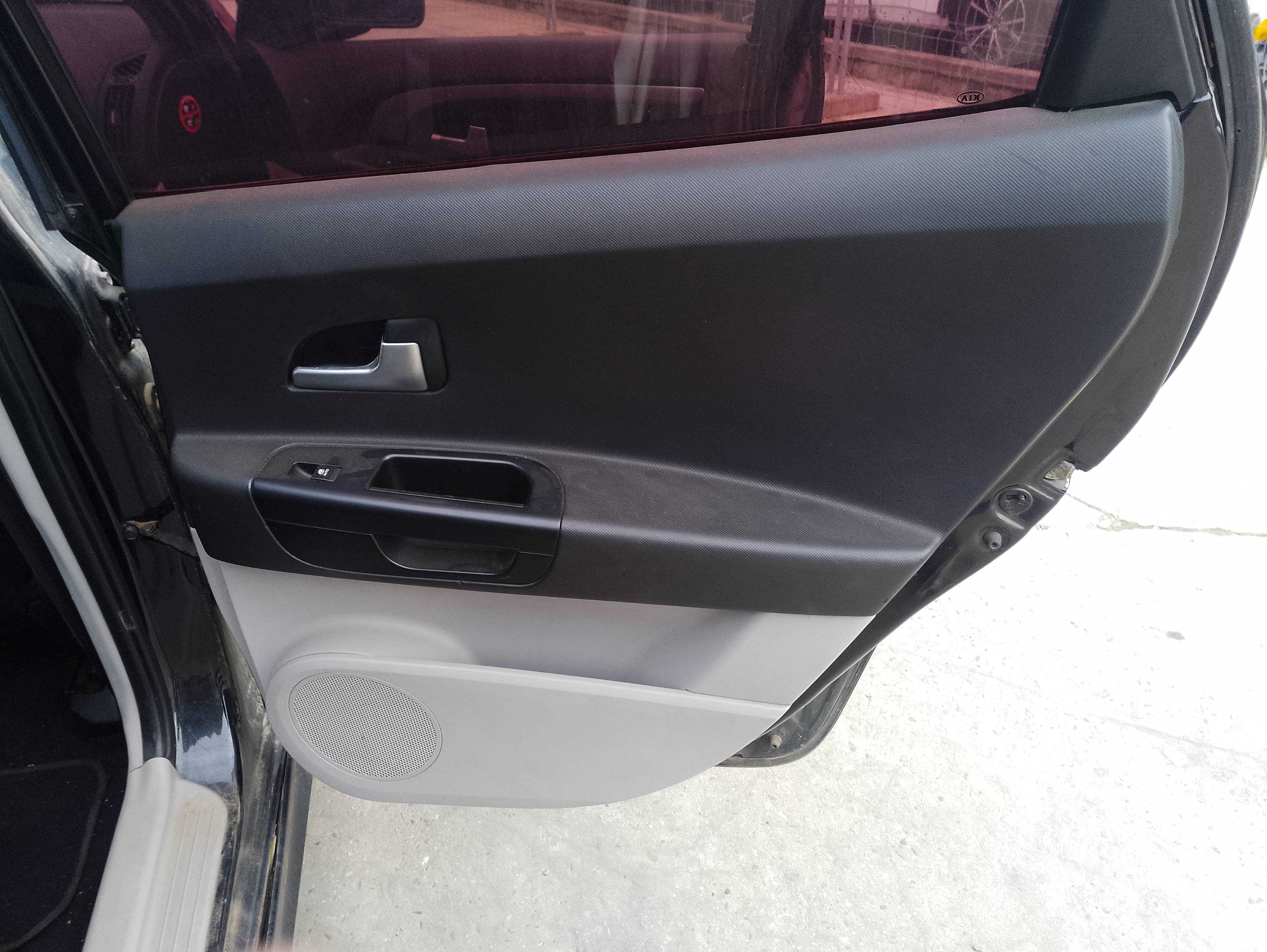 Recambio de guarnecido puerta trasera derecha para kia cee´d active referencia OEM IAM   