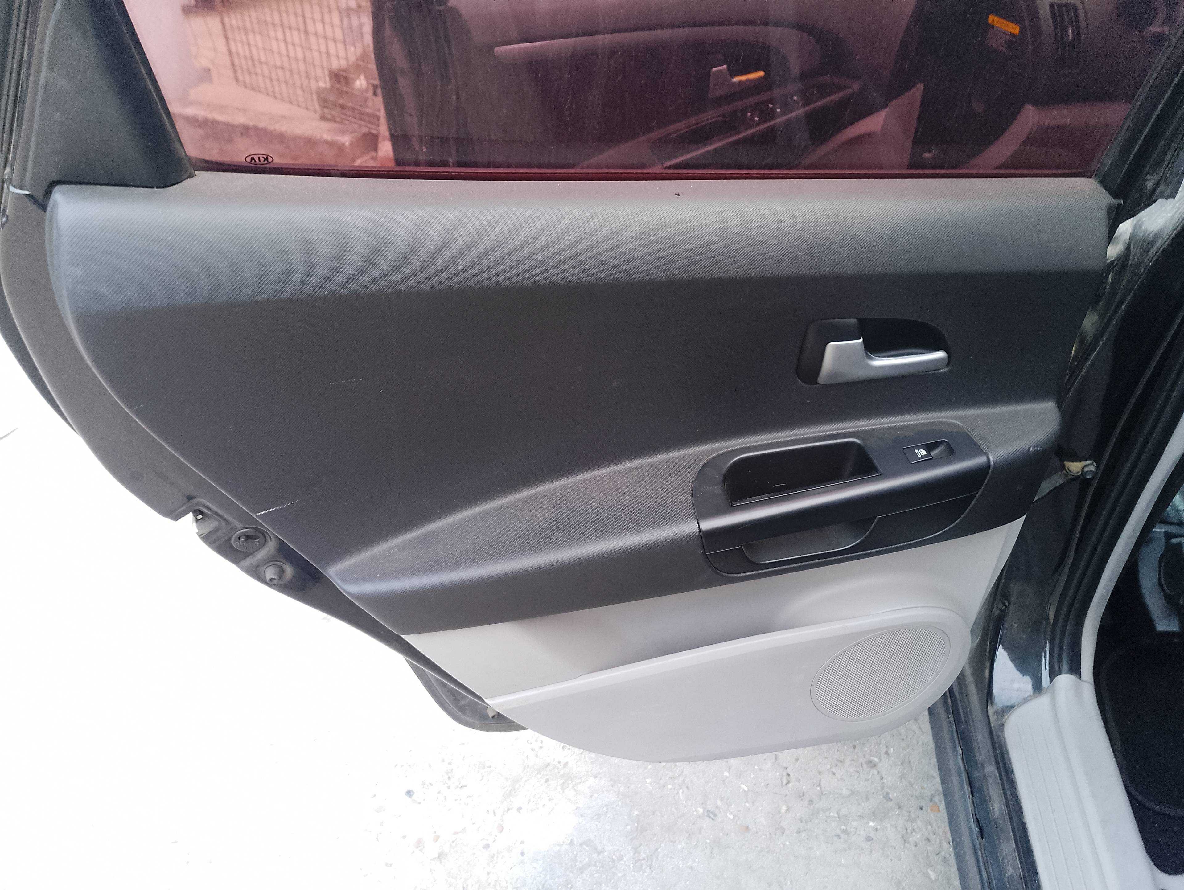 Recambio de guarnecido puerta trasera izquierda para kia cee´d active referencia OEM IAM   