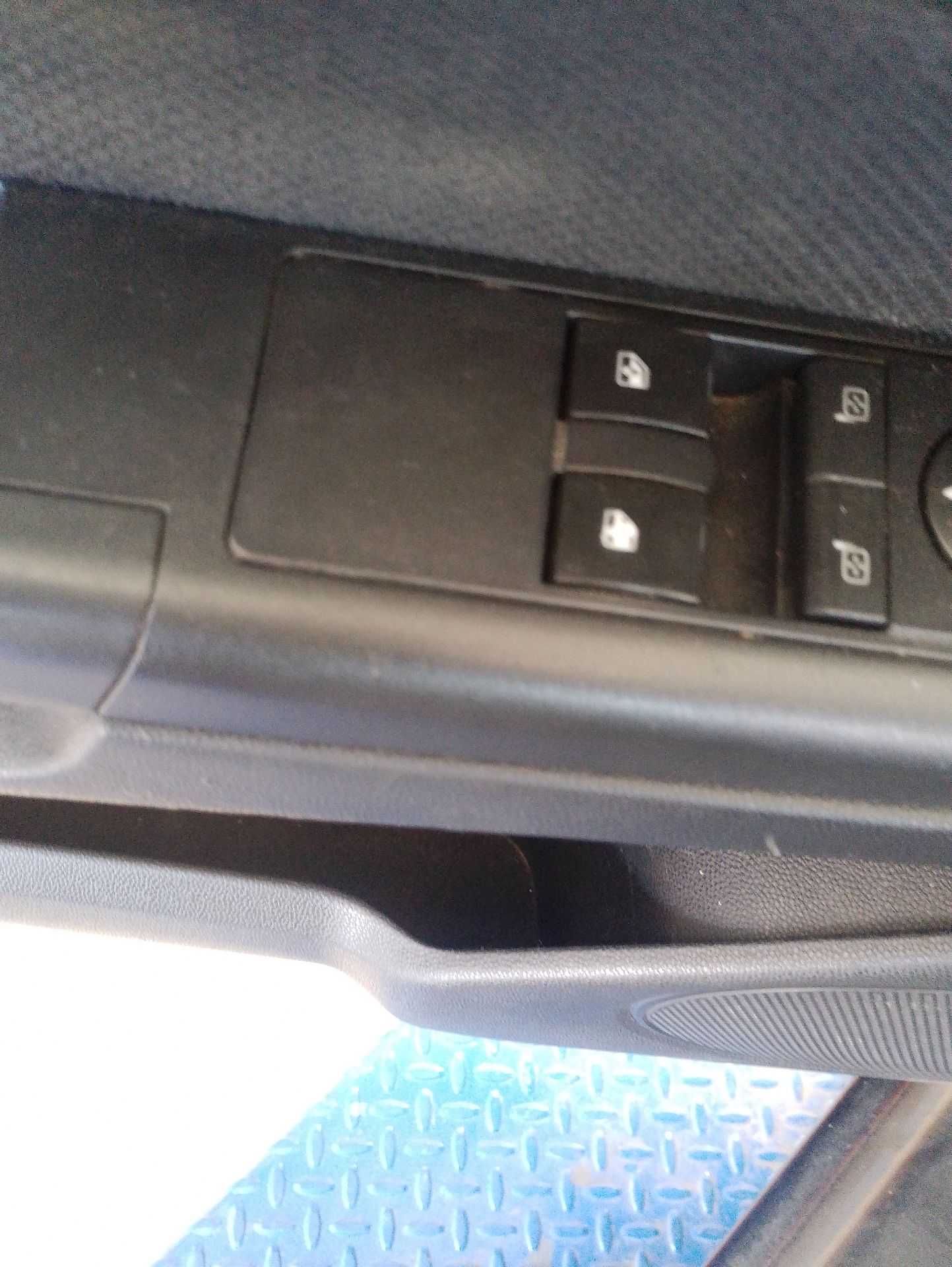 Recambio de mando elevalunas delantero izquierdo para opel astra h gtc (a04) 1.6 (l08) referencia OEM IAM 13228879  