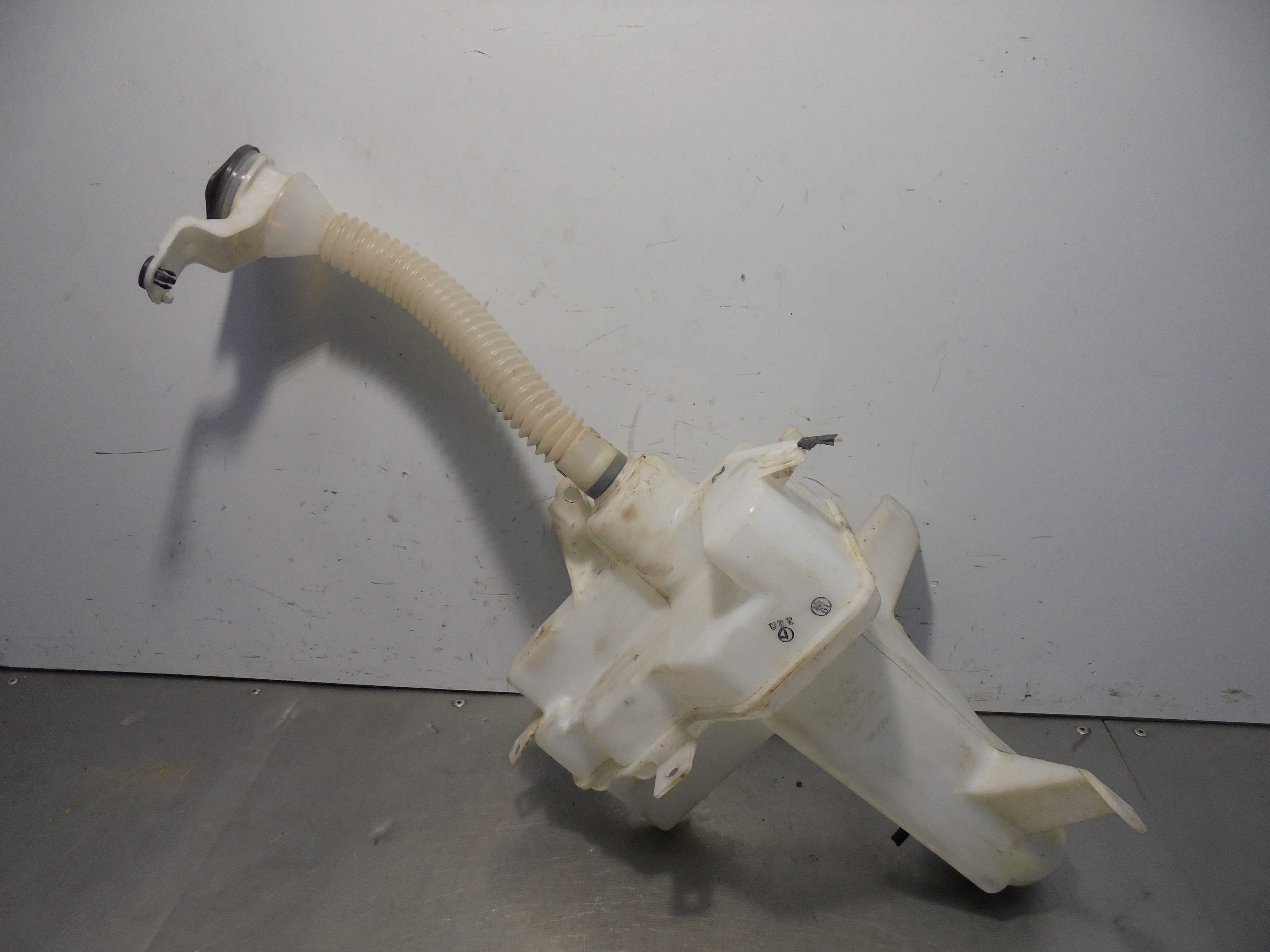 Recambio de deposito limpia para toyota rav 4 advance hybrid referencia OEM IAM 060851438 DENSO 0602105810