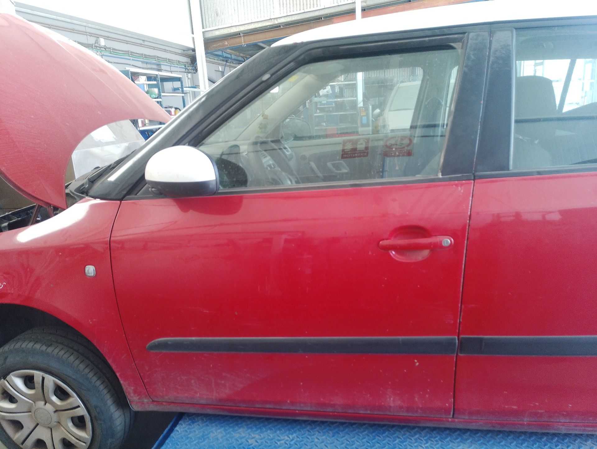Recambio de puerta delantera izquierda para skoda fabia ii (542) 1.4 tdi referencia OEM IAM 5J6831055  