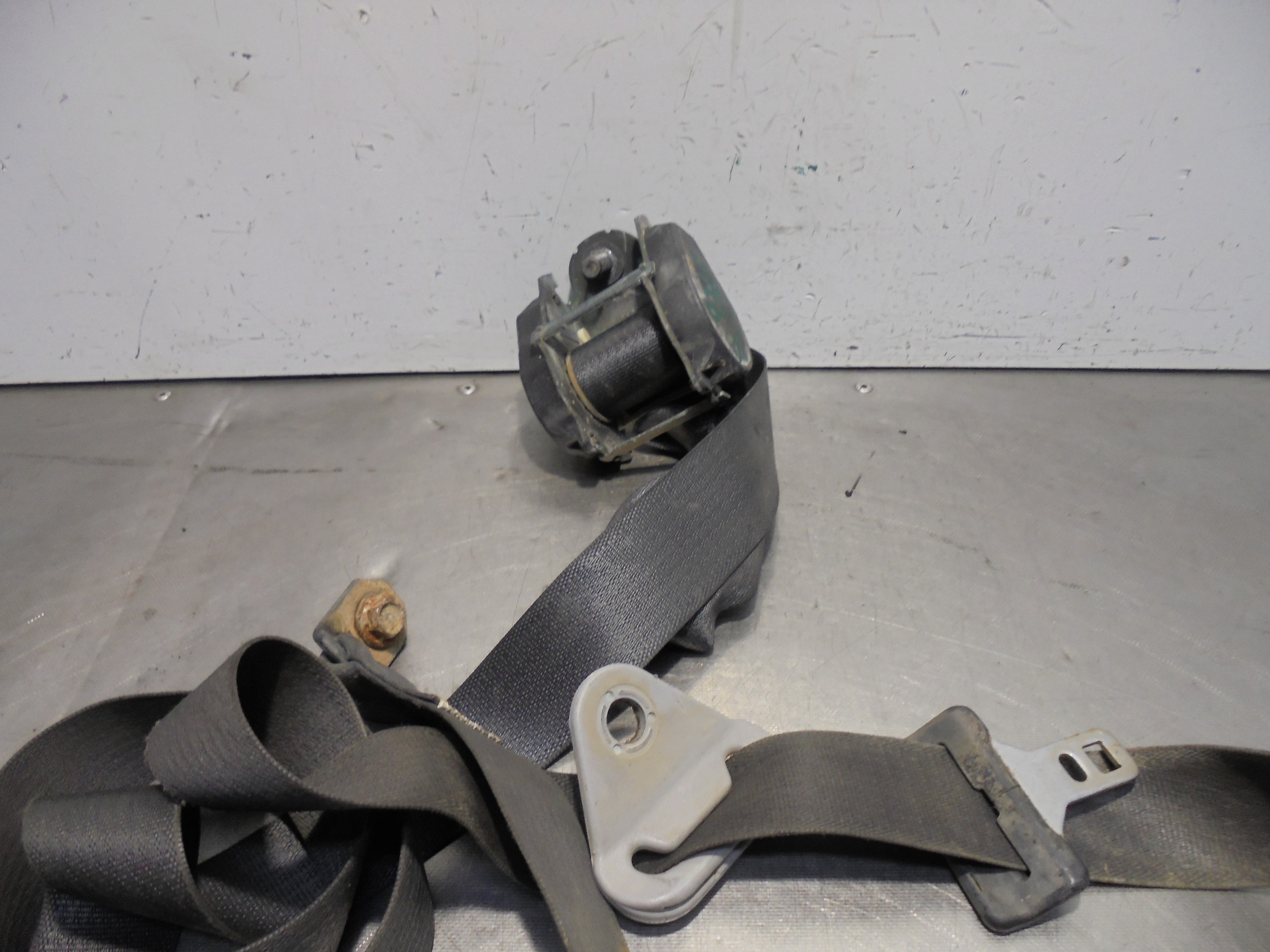Recambio de cinturon seguridad delantero izquierdo para isuzu d-max 3.0 turbodiesel referencia OEM IAM 5152321  