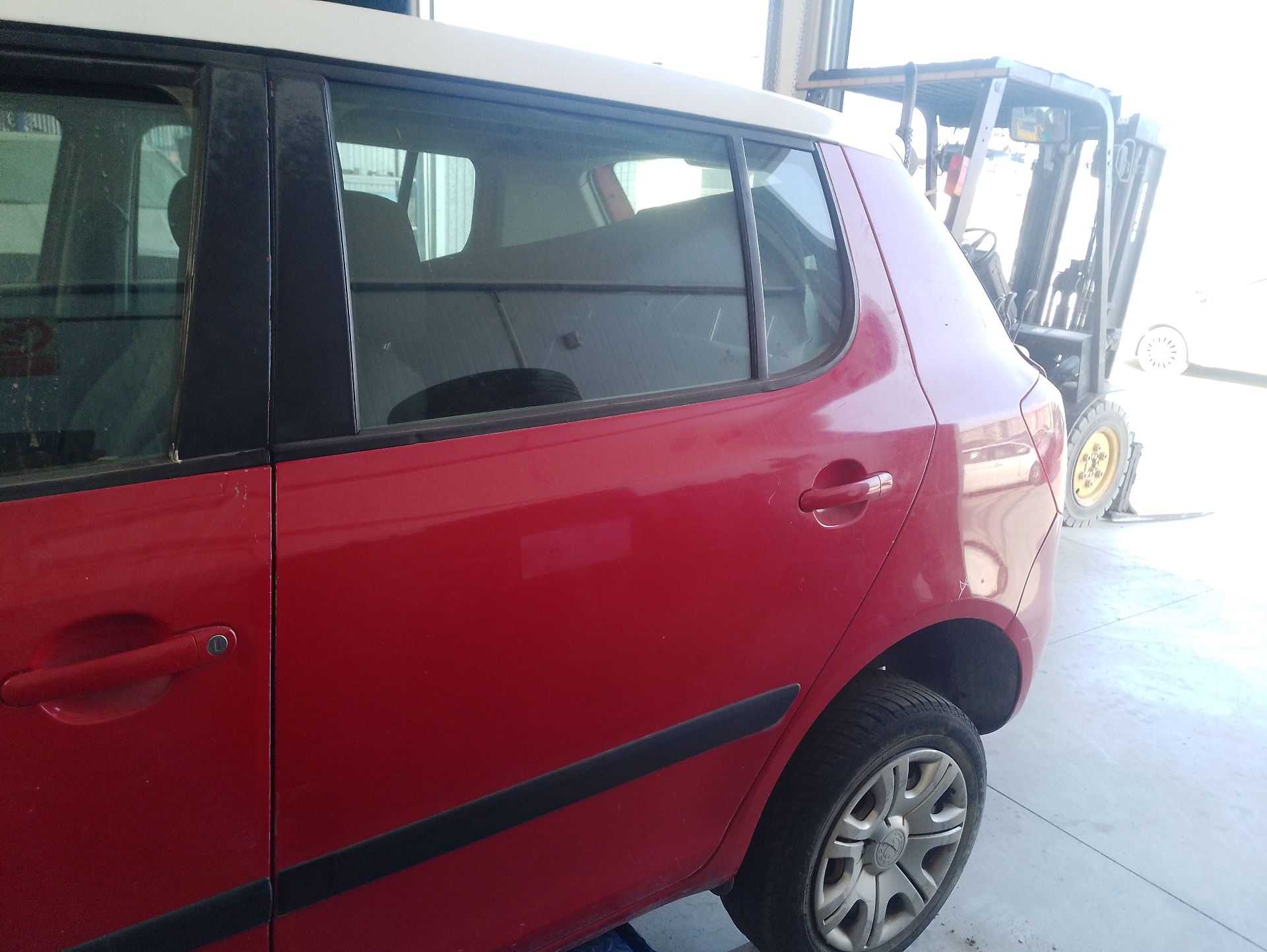 Recambio de puerta trasera izquierda para skoda fabia ii (542) 1.4 tdi referencia OEM IAM 5J6833055  