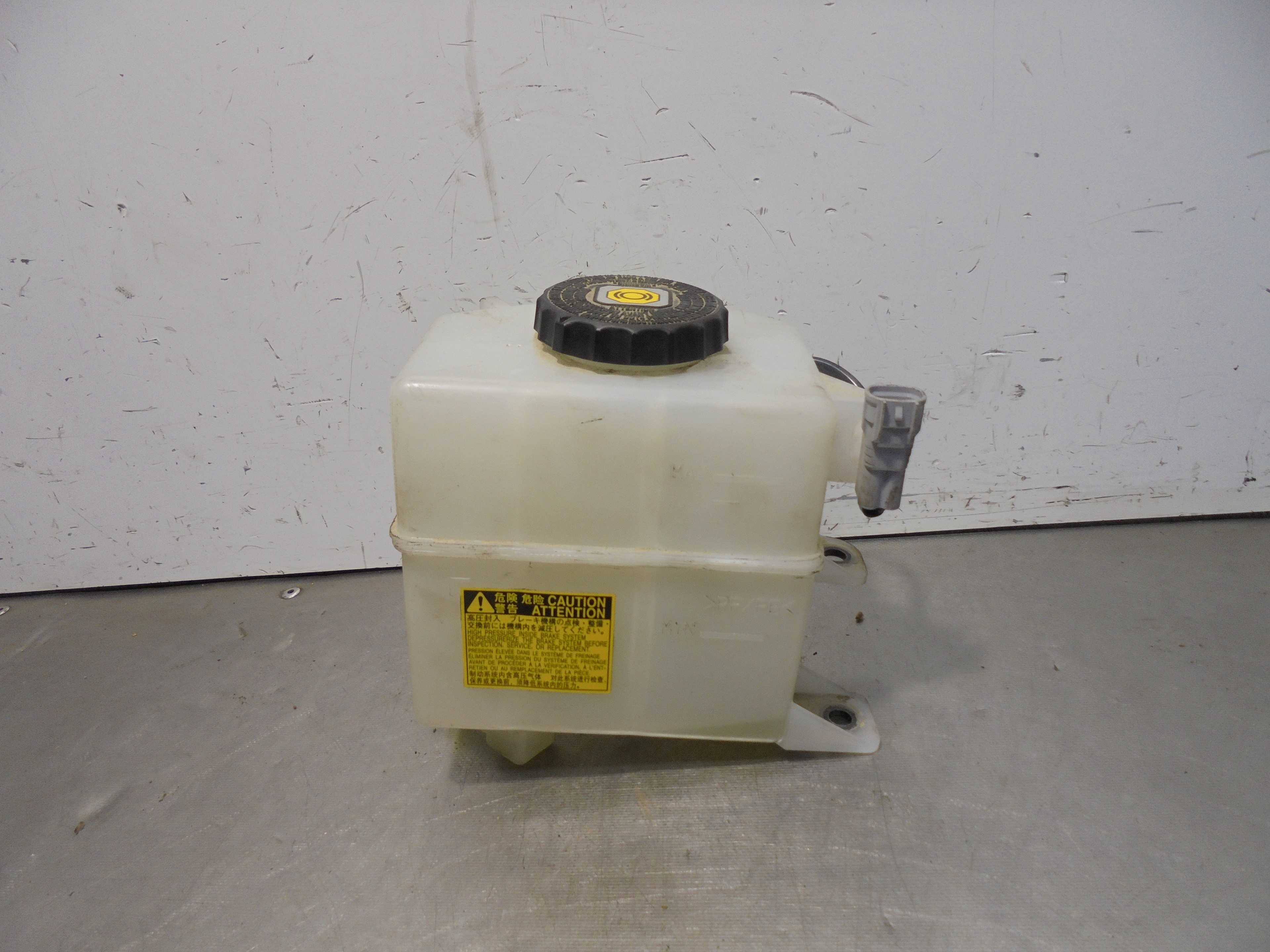 Recambio de deposito servo para toyota rav 4 advance hybrid referencia OEM IAM   