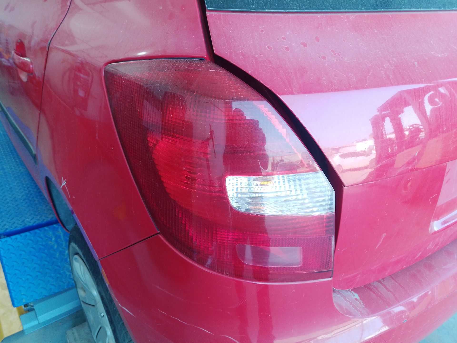 Recambio de piloto trasero izquierdo para skoda fabia ii (542) 1.4 tdi referencia OEM IAM 5J6945111  
