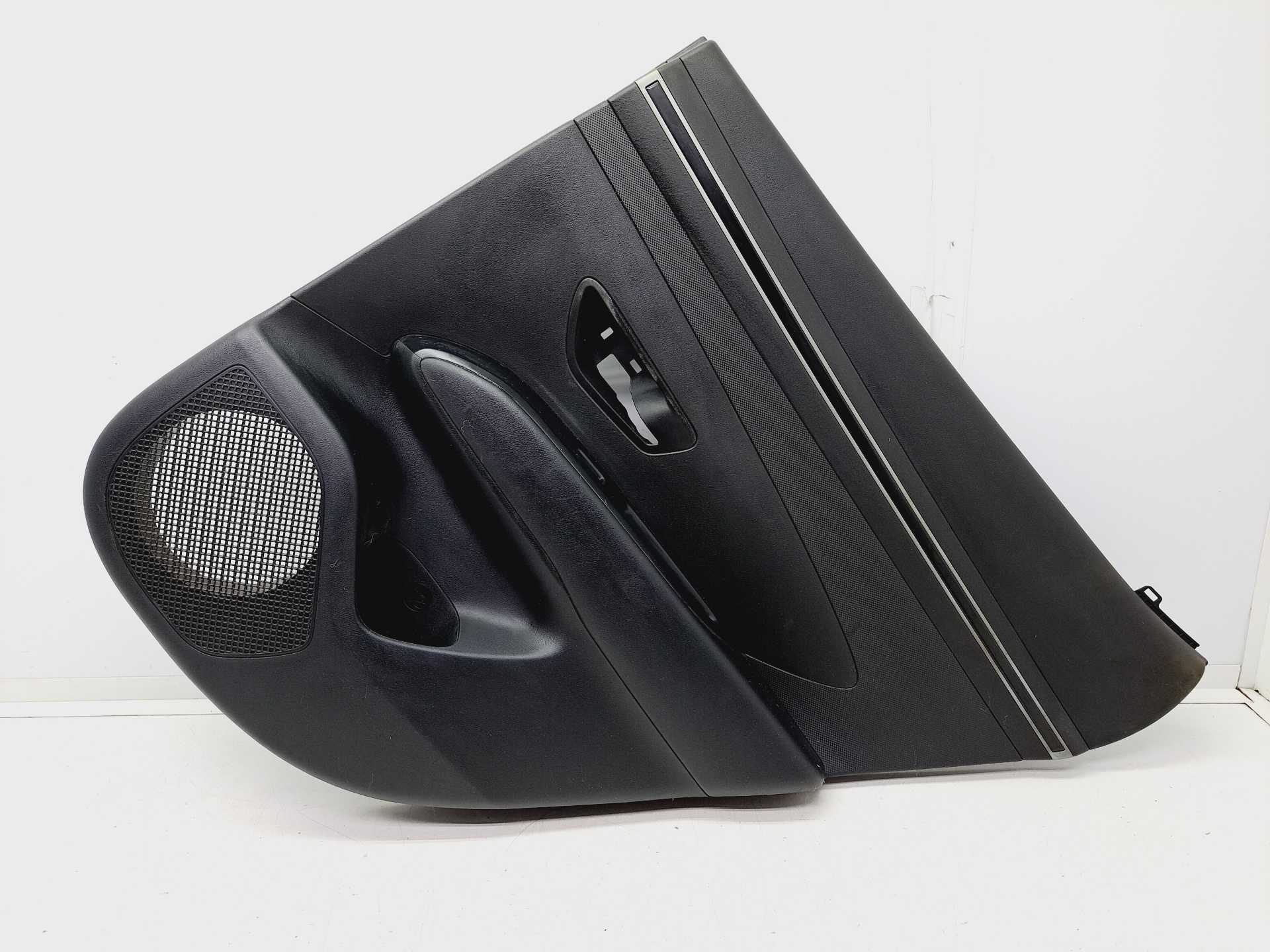Recambio de guarnecido puerta trasera derecha para hyundai tucson 1.6 crdi cat referencia OEM IAM M83380N7000  