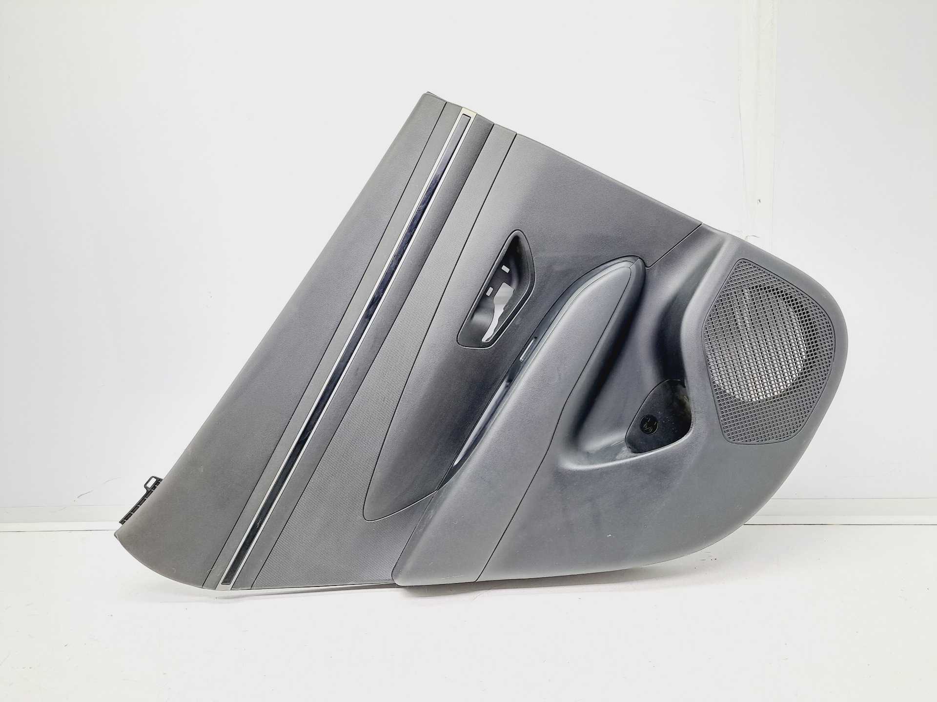Recambio de guarnecido puerta trasera izquierda para hyundai tucson 1.6 crdi cat referencia OEM IAM 83370N7000  
