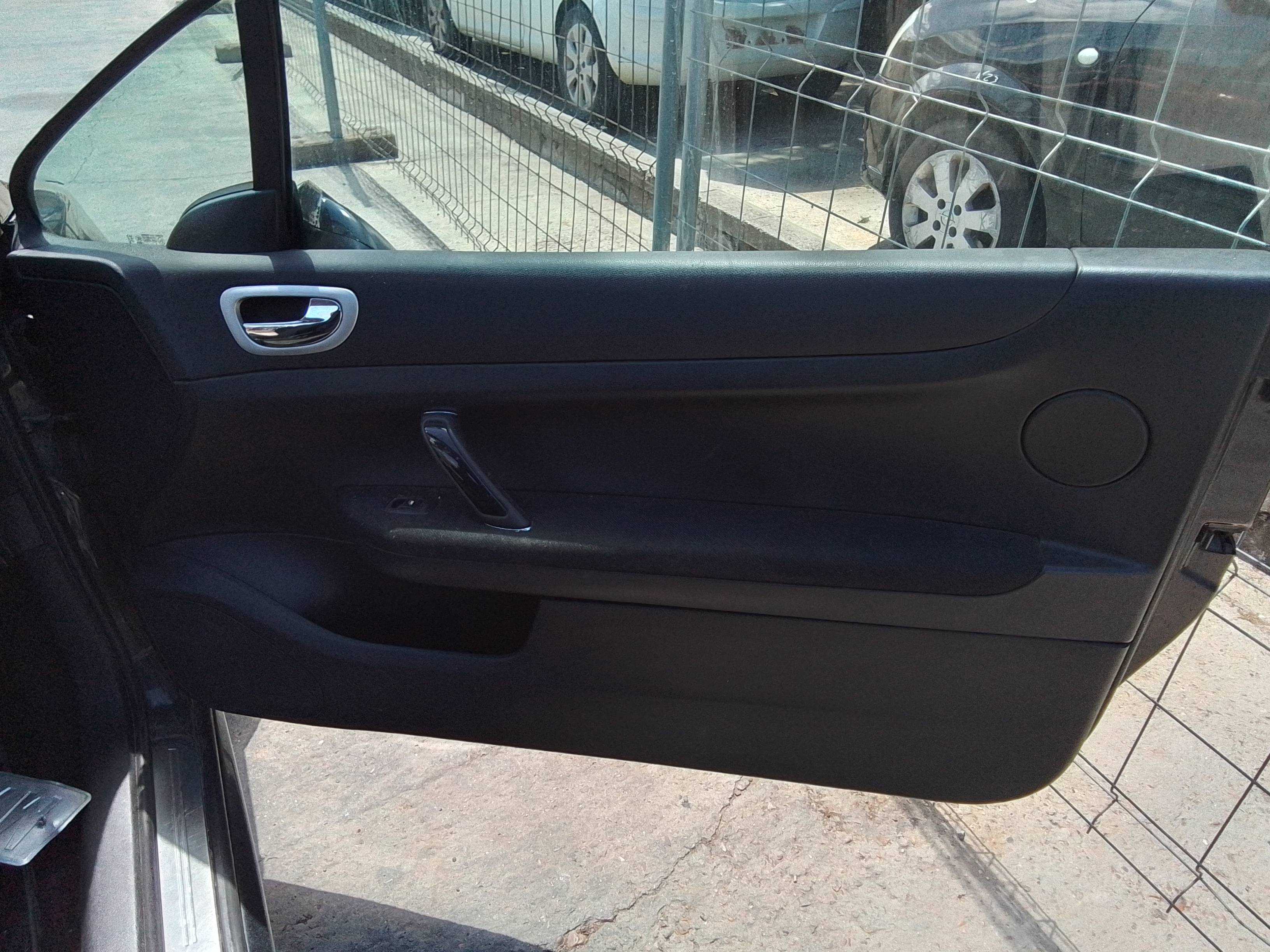 Recambio de guarnecido puerta delantera derecha para peugeot 307 cc (s2) básico referencia OEM IAM   