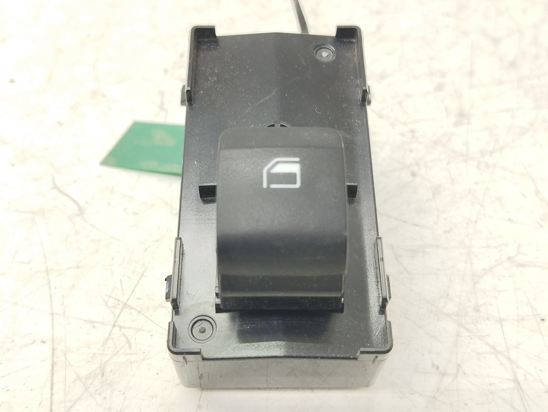 Recambio de mando elevalunas trasero izquierdo para hyundai tucson (nx) klass 2wd referencia OEM IAM 93581AB0004X  