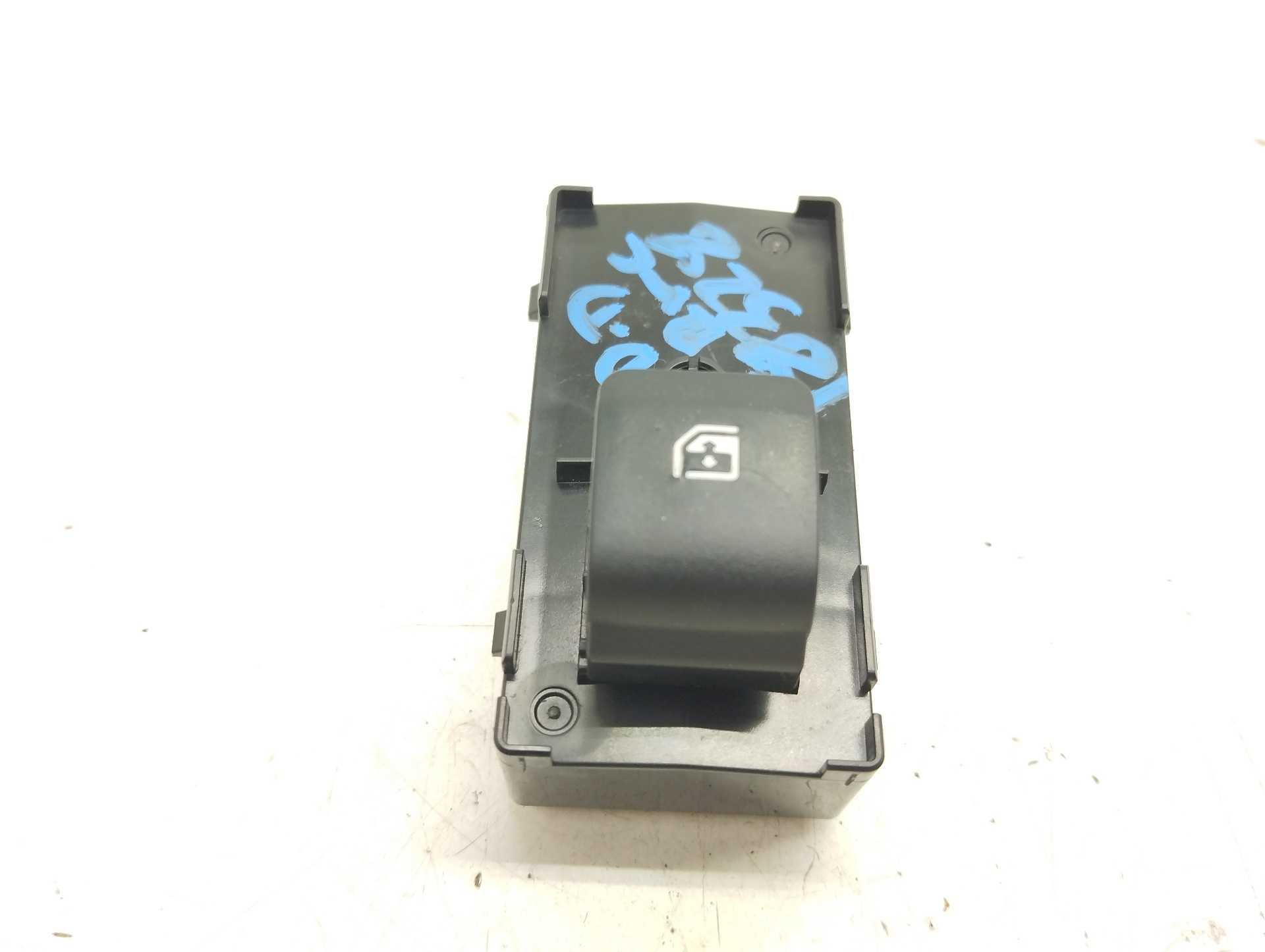 Recambio de mando elevalunas delantero derecho para hyundai tucson 1.6 crdi cat referencia OEM IAM   