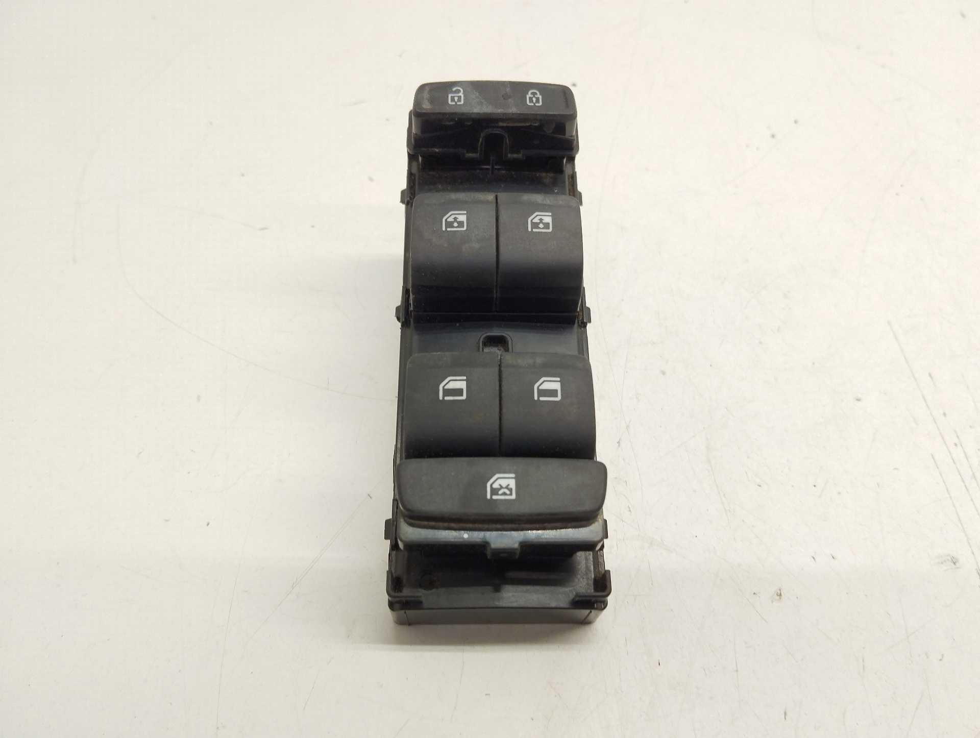 Recambio de mando elevalunas delantero izquierdo para hyundai tucson 1.6 crdi cat referencia OEM IAM 299218824  