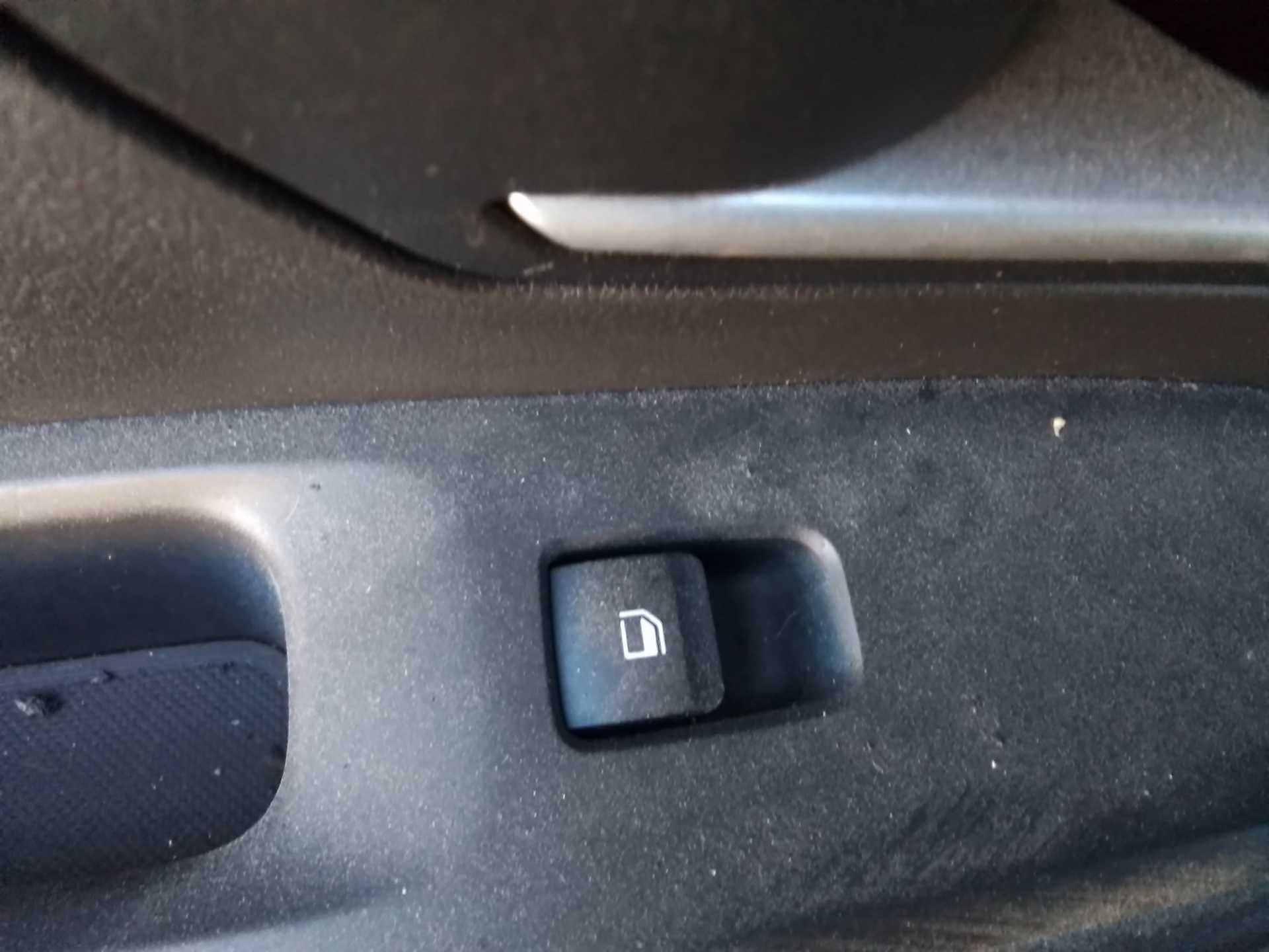 Recambio de mando elevalunas trasero izquierdo para hyundai tucson 1.6 crdi cat referencia OEM IAM   