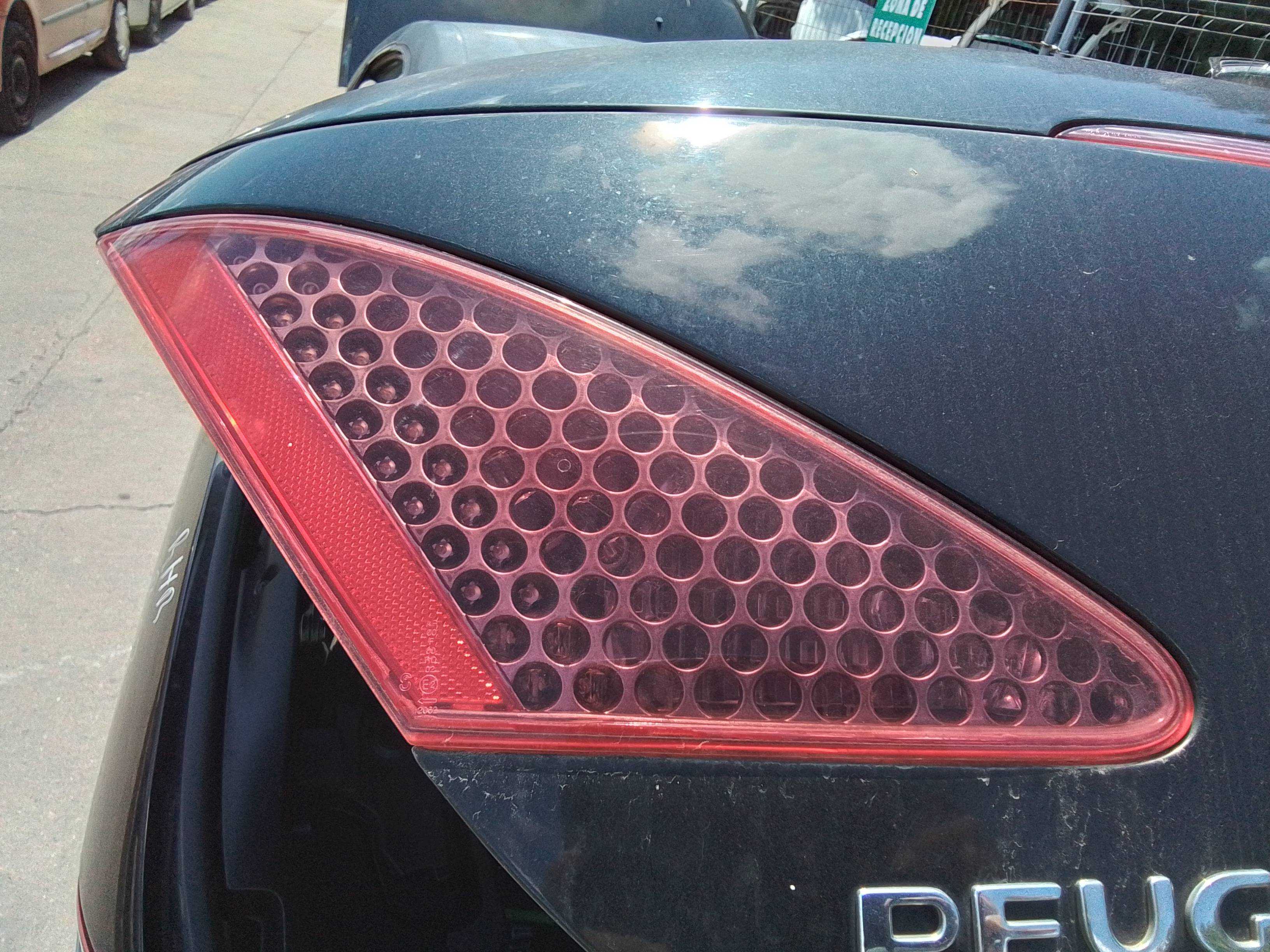 Recambio de piloto porton trasero izquierdo para peugeot 307 cc (s2) básico referencia OEM IAM   