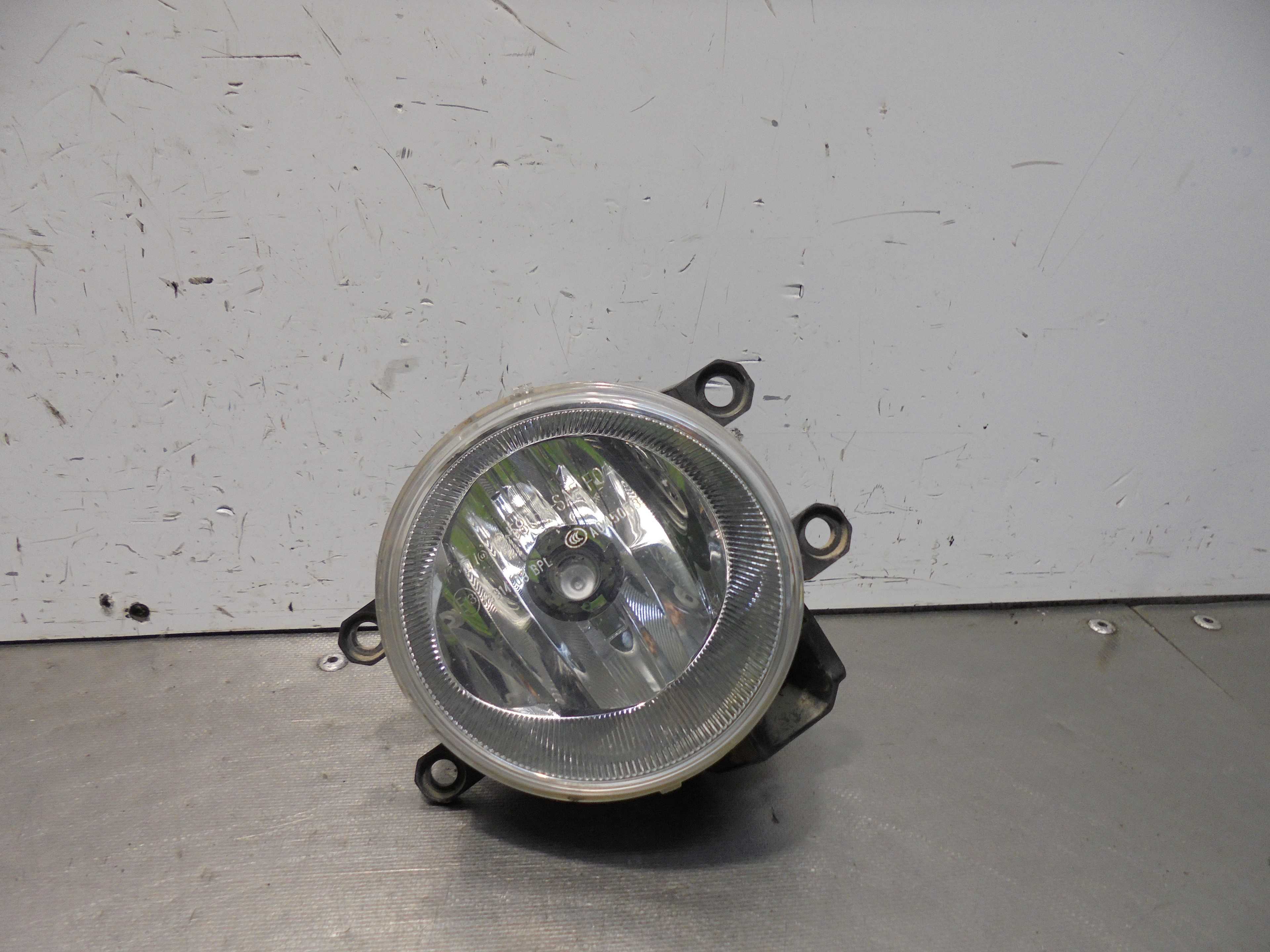 Recambio de faro antiniebla derecho para toyota rav 4 advance hybrid referencia OEM IAM   