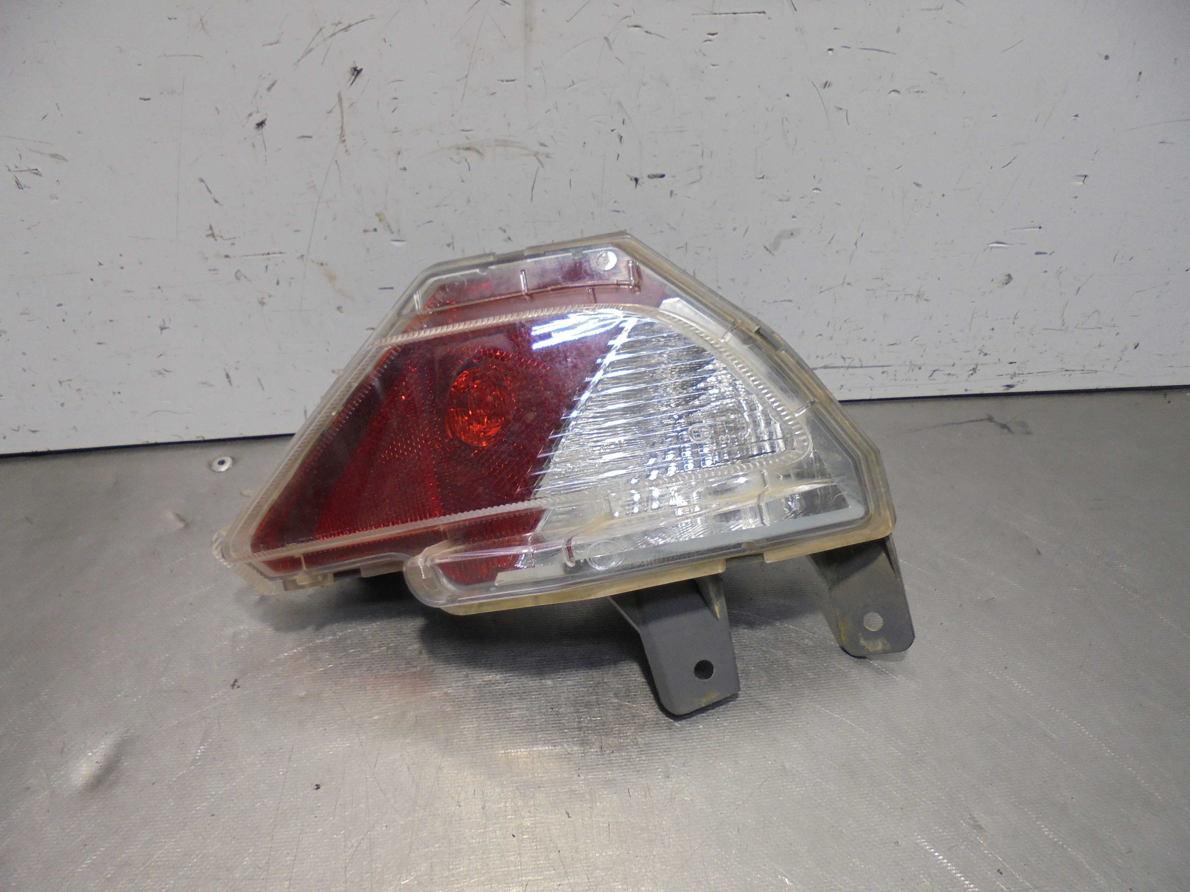 Recambio de faro antiniebla trasero derecho para toyota rav 4 advance hybrid referencia OEM IAM 8148042060 HAKUDEN 