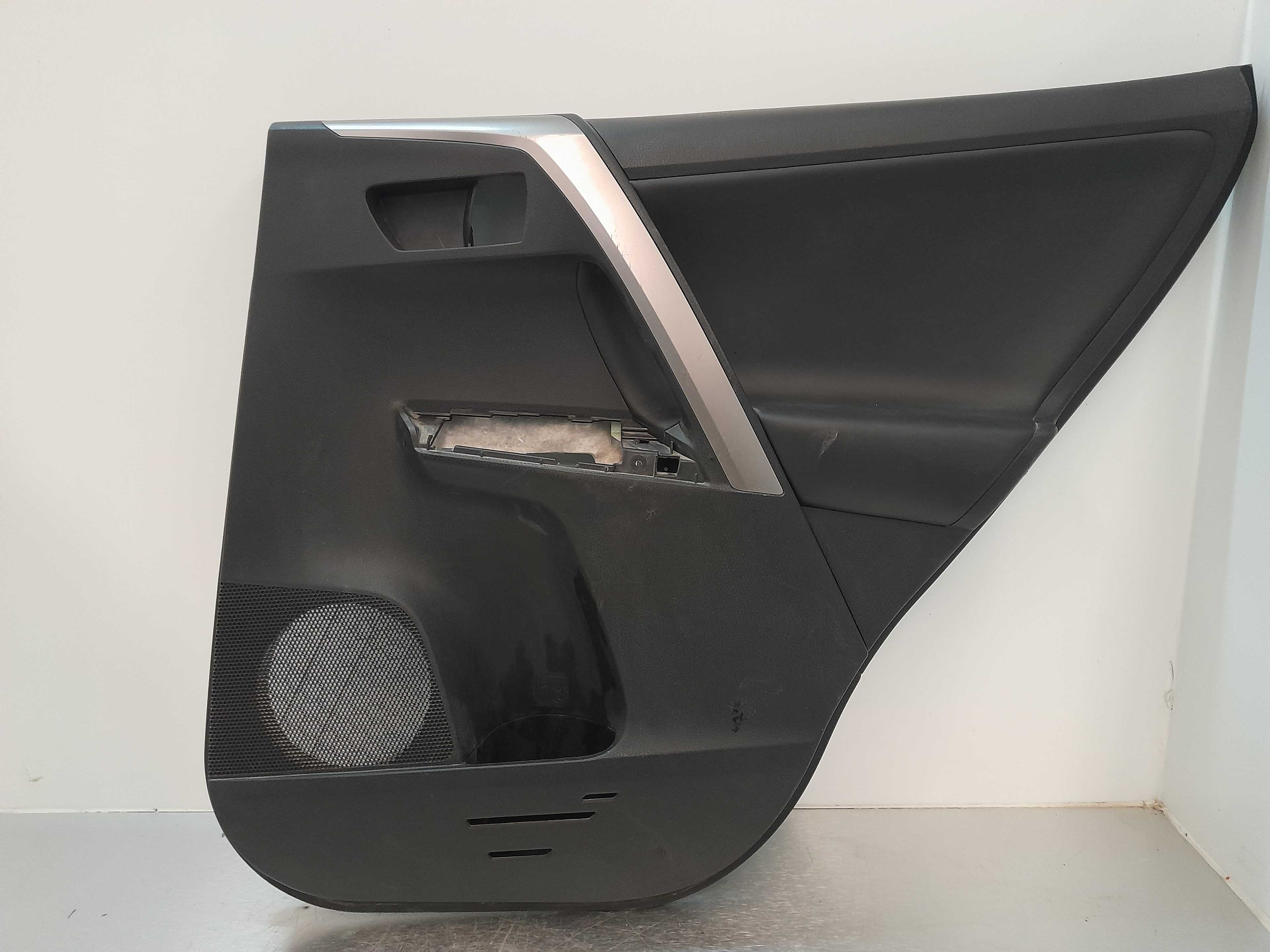 Recambio de guarnecido puerta trasera derecha para toyota rav 4 advance hybrid referencia OEM IAM   