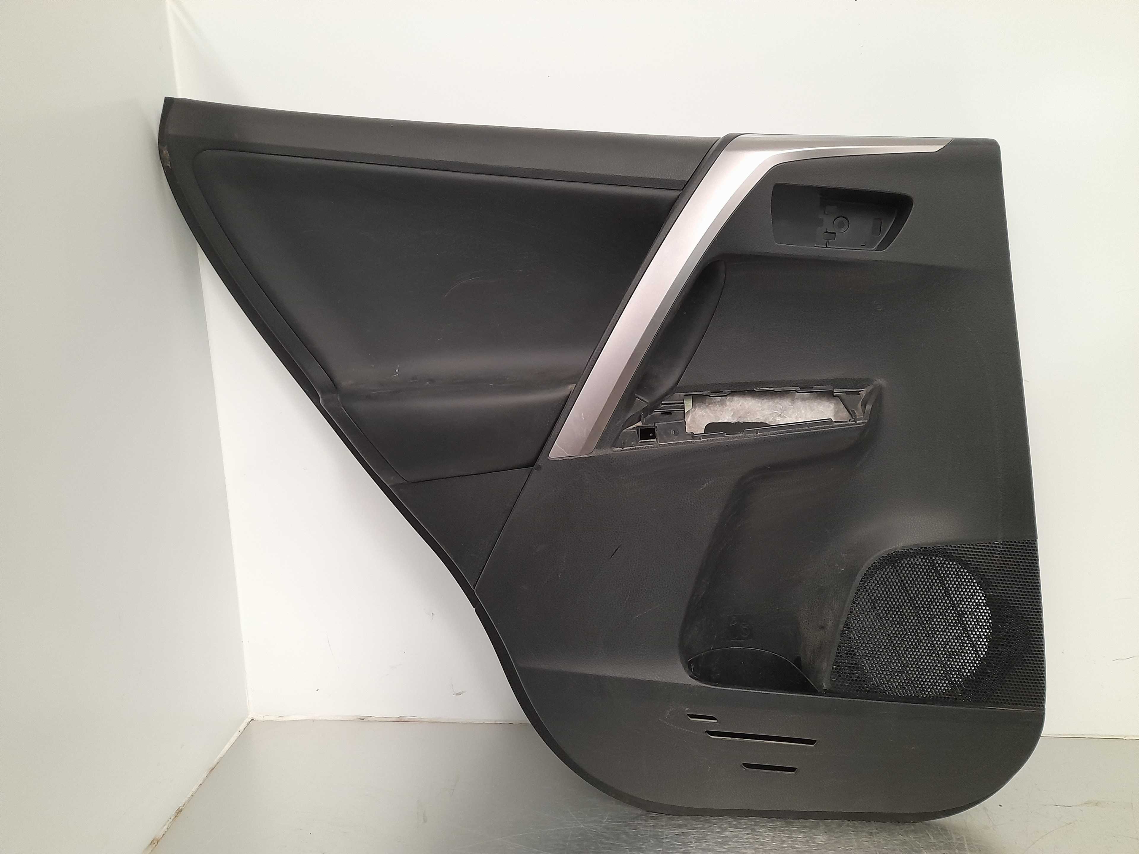 Recambio de guarnecido puerta trasera izquierda para toyota rav 4 advance hybrid referencia OEM IAM   