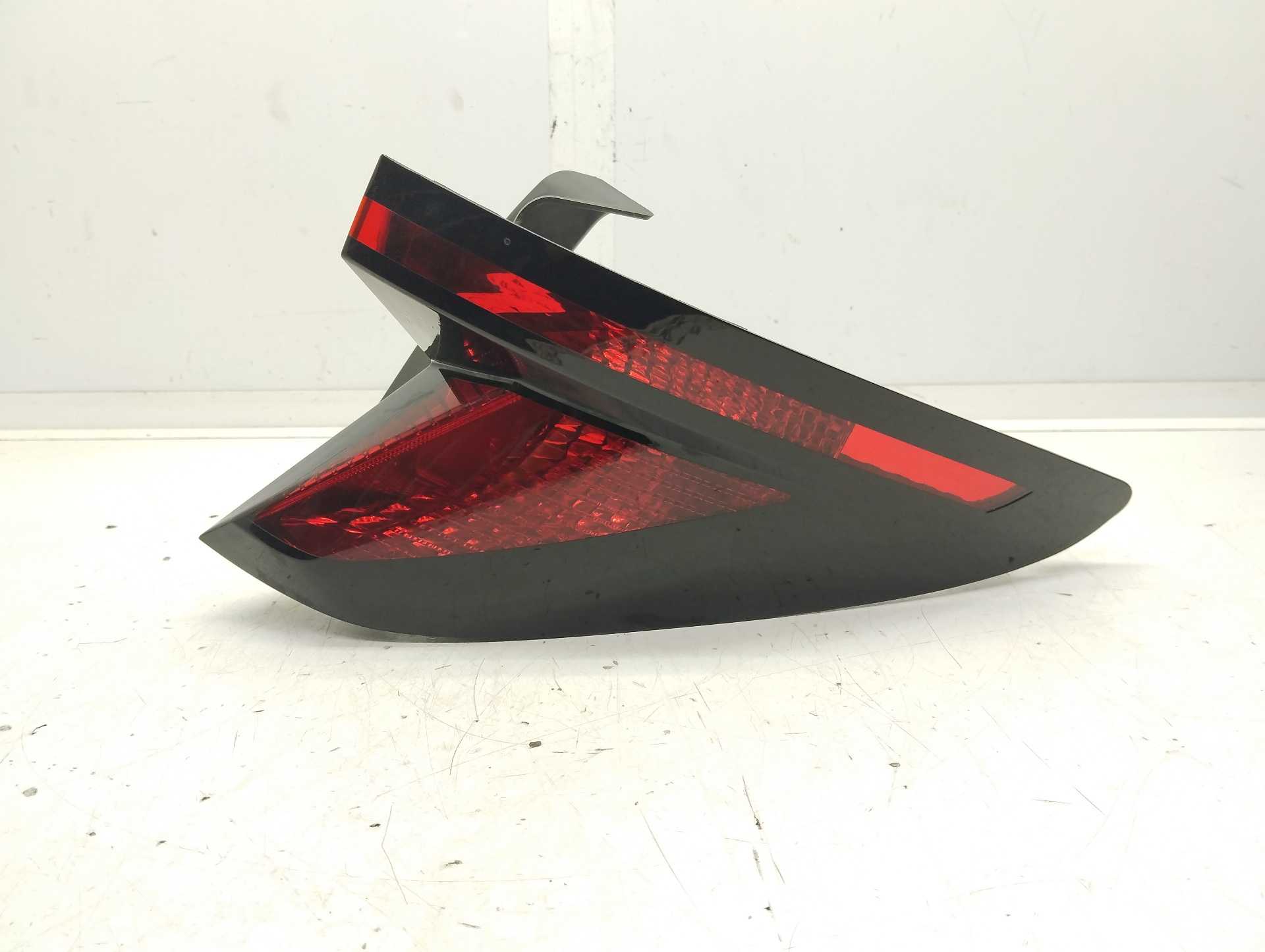 Recambio de piloto trasero derecho para hyundai tucson 1.6 crdi cat referencia OEM IAM 92402N7000  