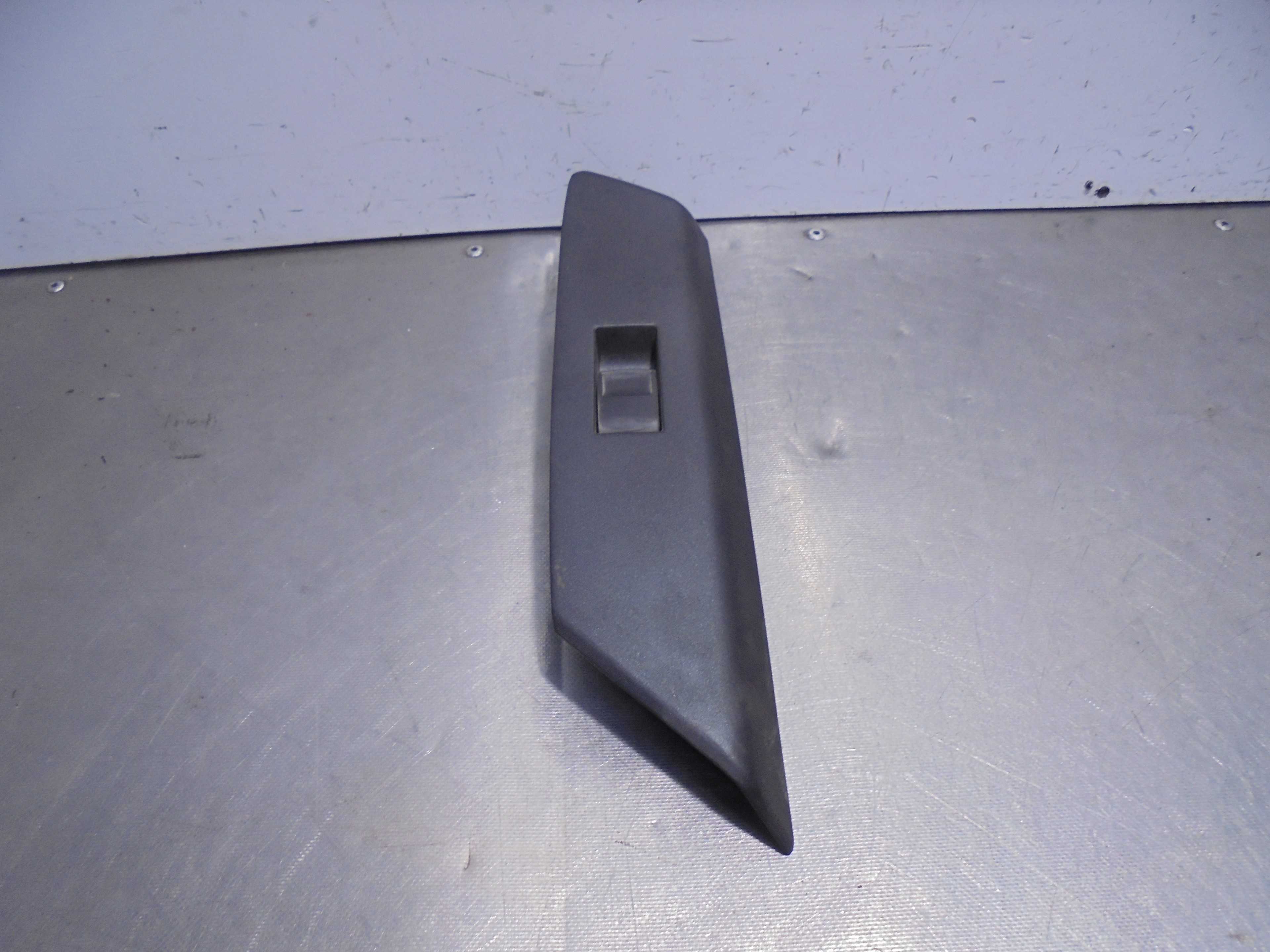 Recambio de mando elevalunas trasero izquierdo para toyota rav 4 advance hybrid referencia OEM IAM 7427242070  