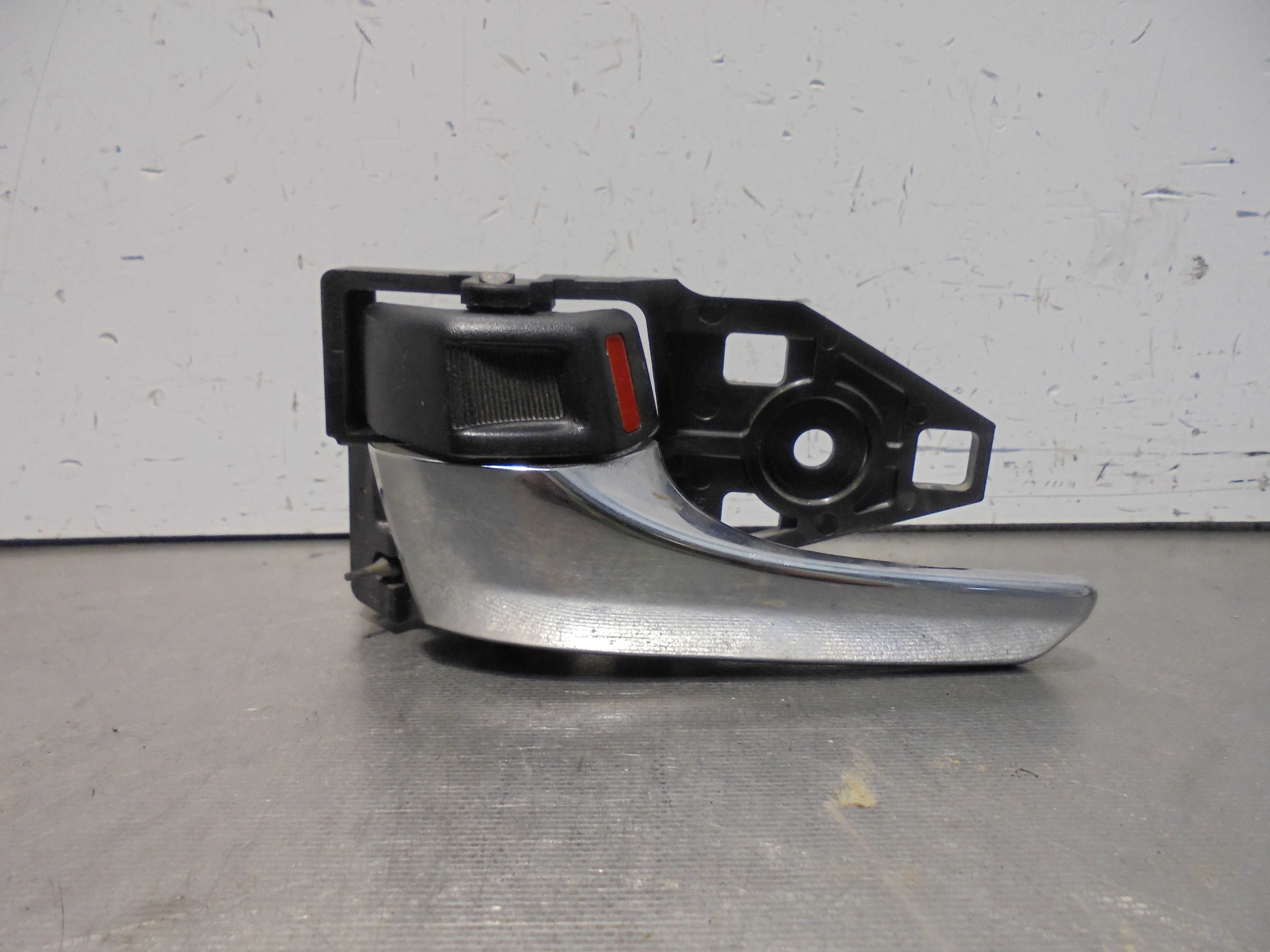 Recambio de maneta interior delantera izquierda para toyota rav 4 advance hybrid referencia OEM IAM   