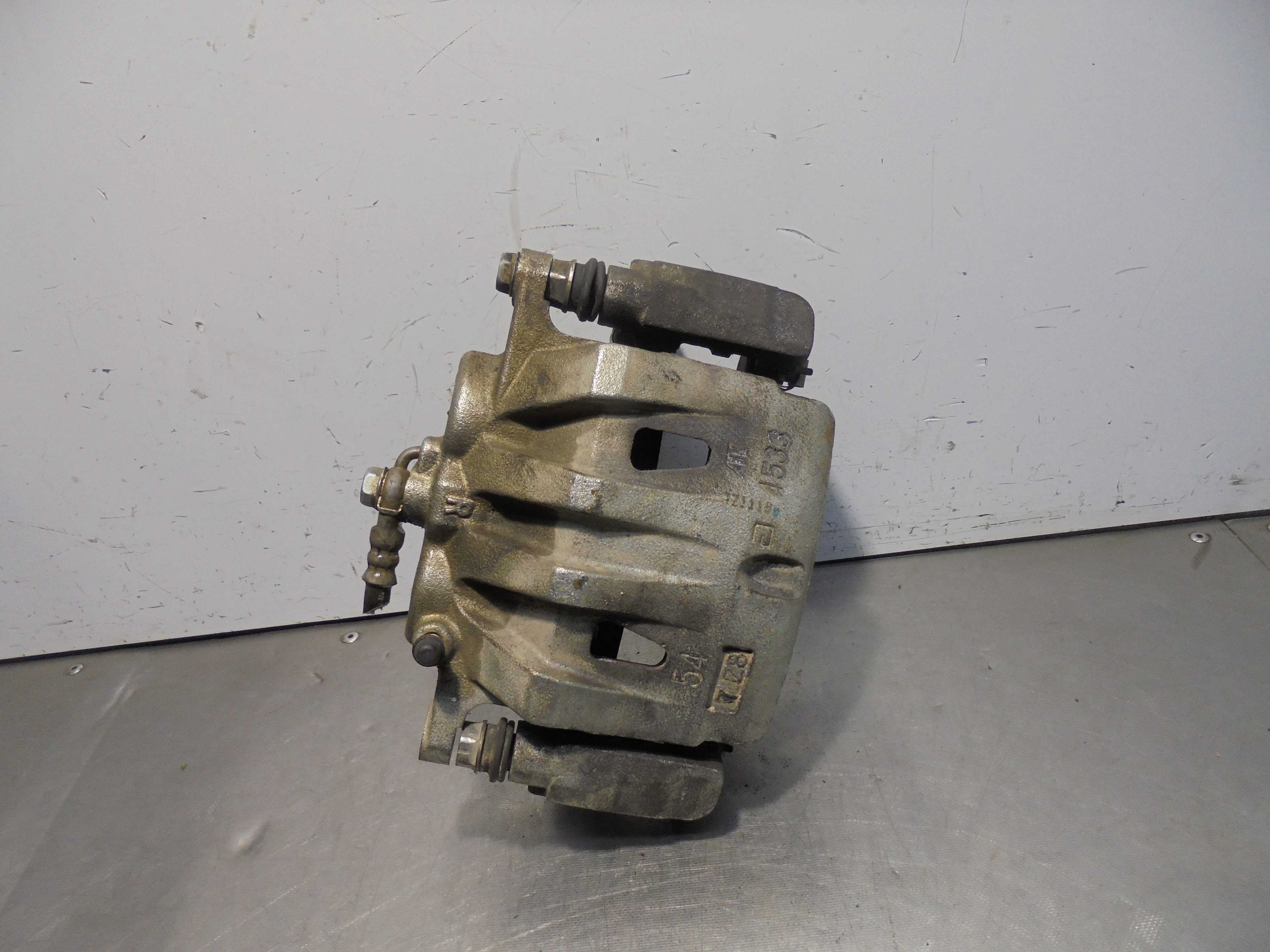 Recambio de pinza de freno delantera derecha para toyota rav 4 advance hybrid referencia OEM IAM   