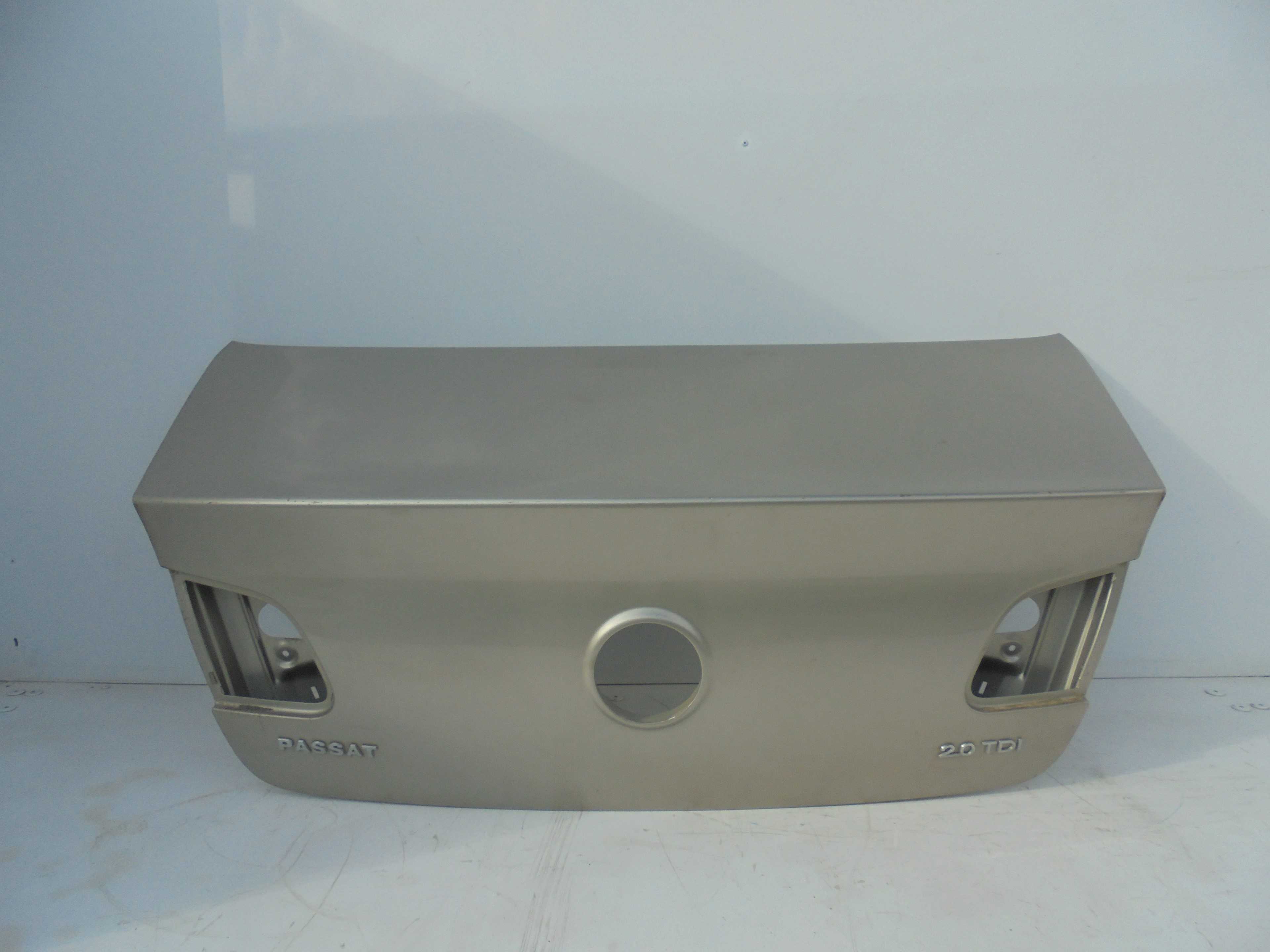 Recambio de tapa maletero para volkswagen passat berlina (3c2) edition referencia OEM IAM   