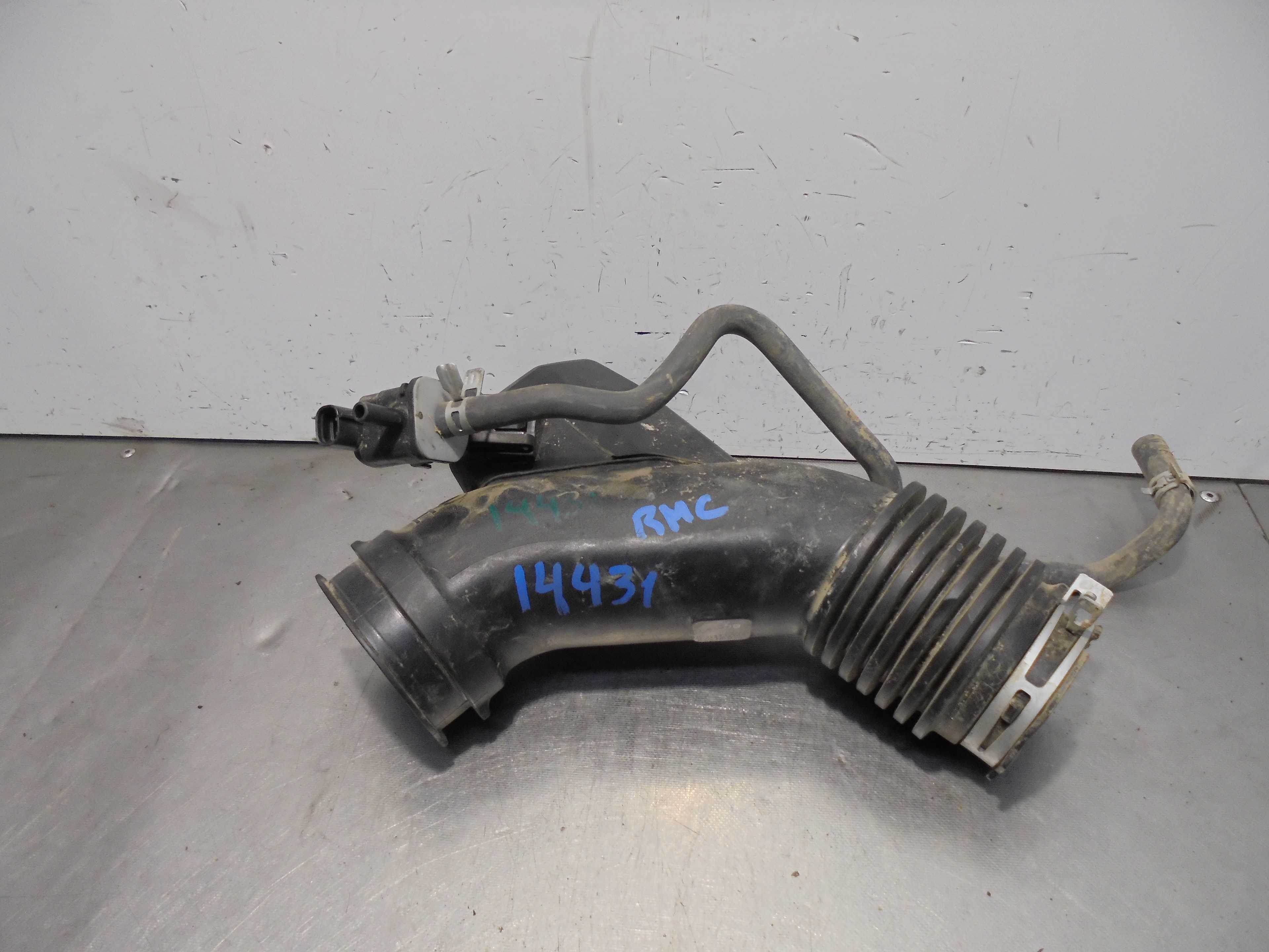 Recambio de tubo de admision para toyota rav 4 advance hybrid referencia OEM IAM 1788036110  