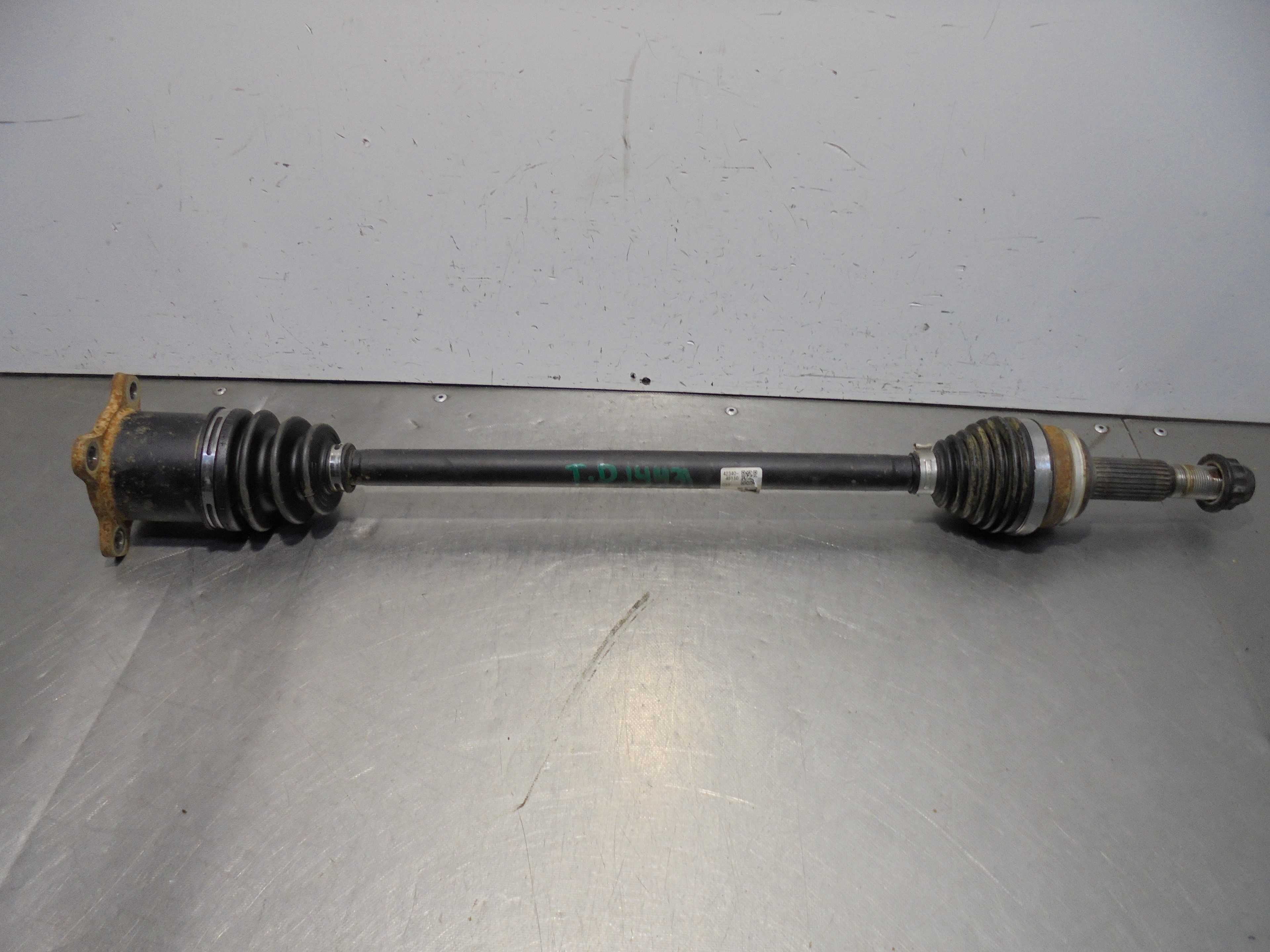 Recambio de transmision trasera derecha para toyota rav 4 advance hybrid referencia OEM IAM 4234048110  