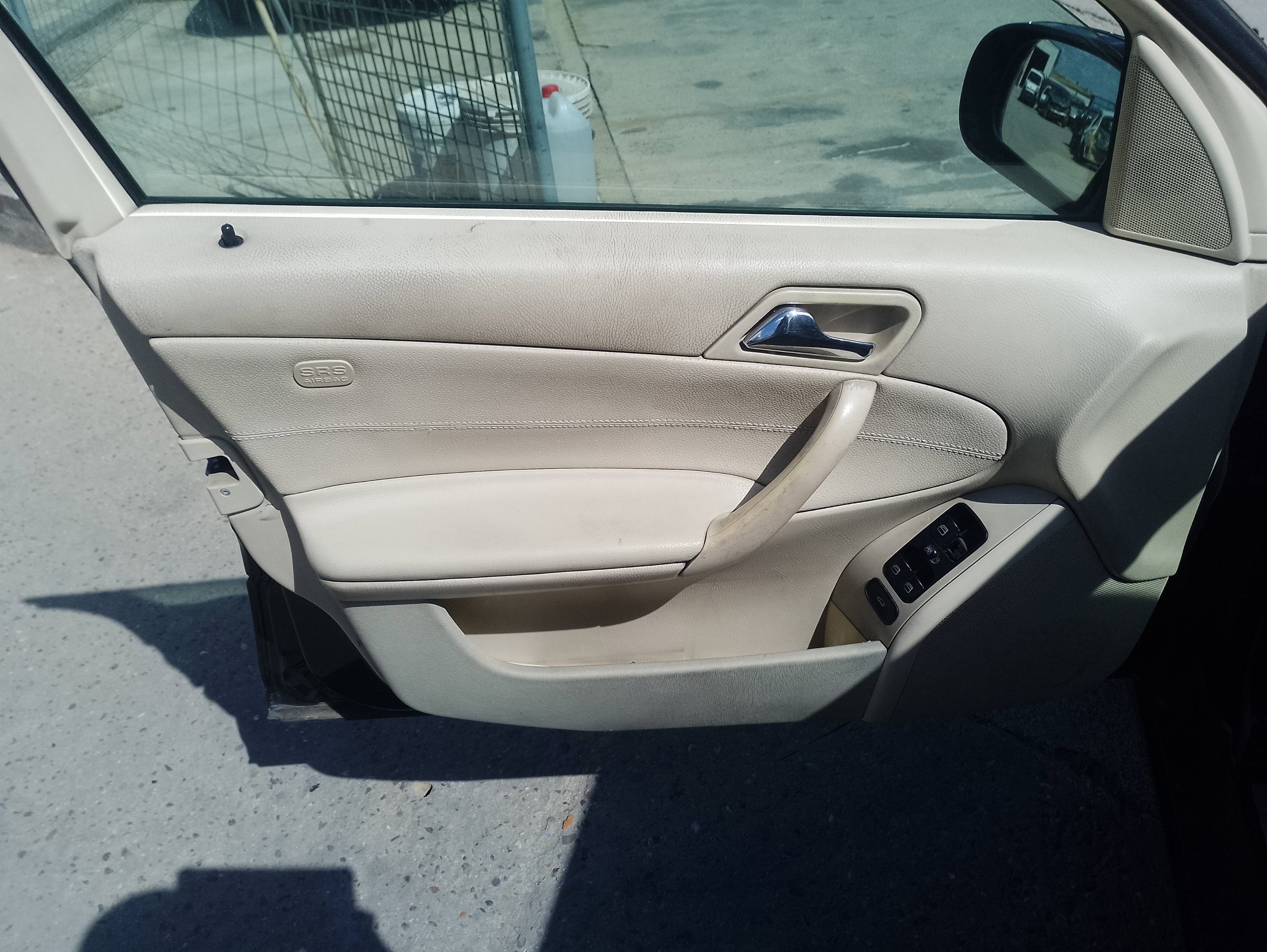 Recambio de guarnecido puerta delantera izquierda para mercedes-benz clase c (w203) berlina 200 cdi (203.004) referencia OEM IAM