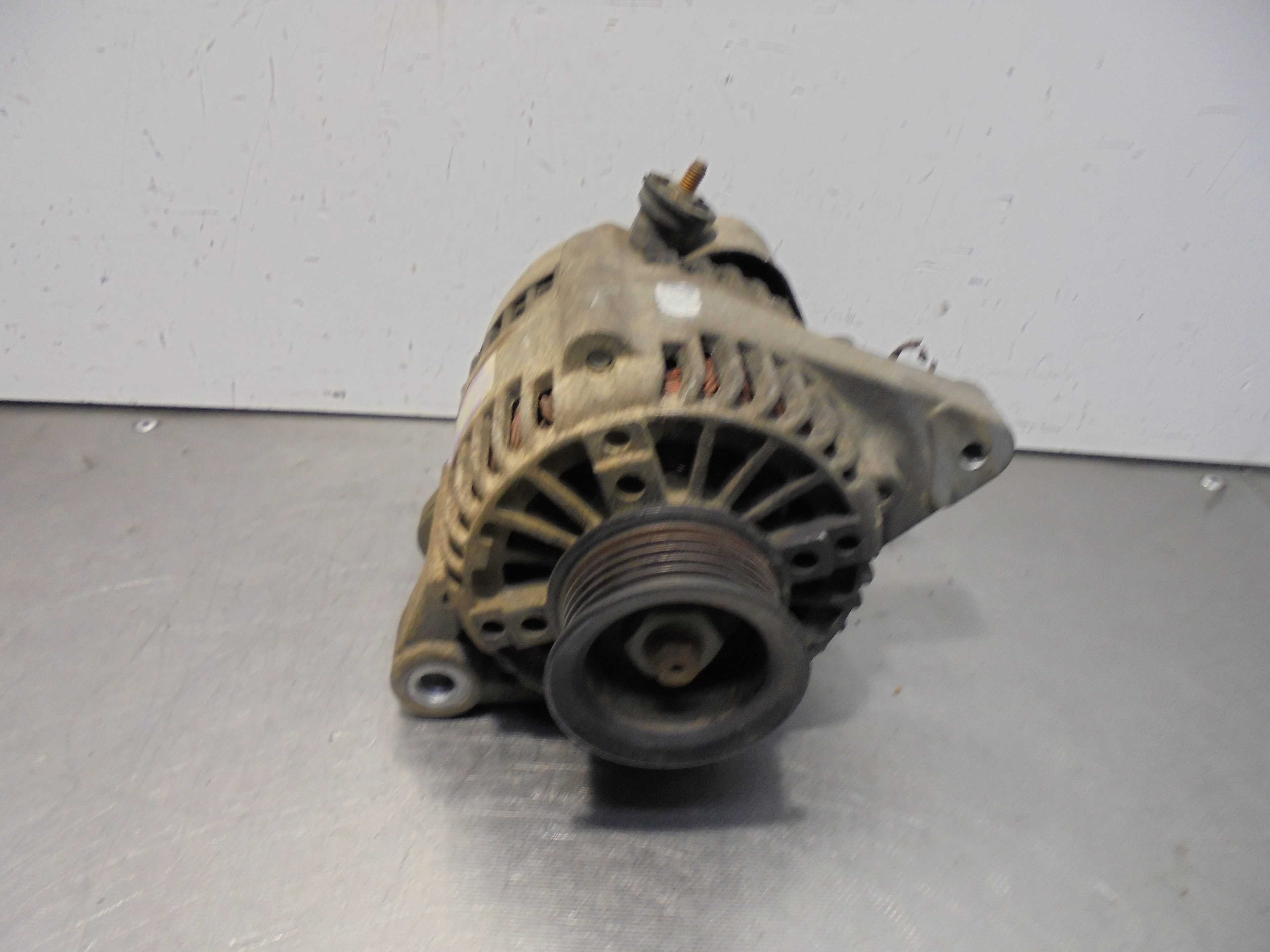 Recambio de alternador para toyota yaris (ncp1/nlp1/scp1) referencia OEM IAM 2706023040 DENSO 