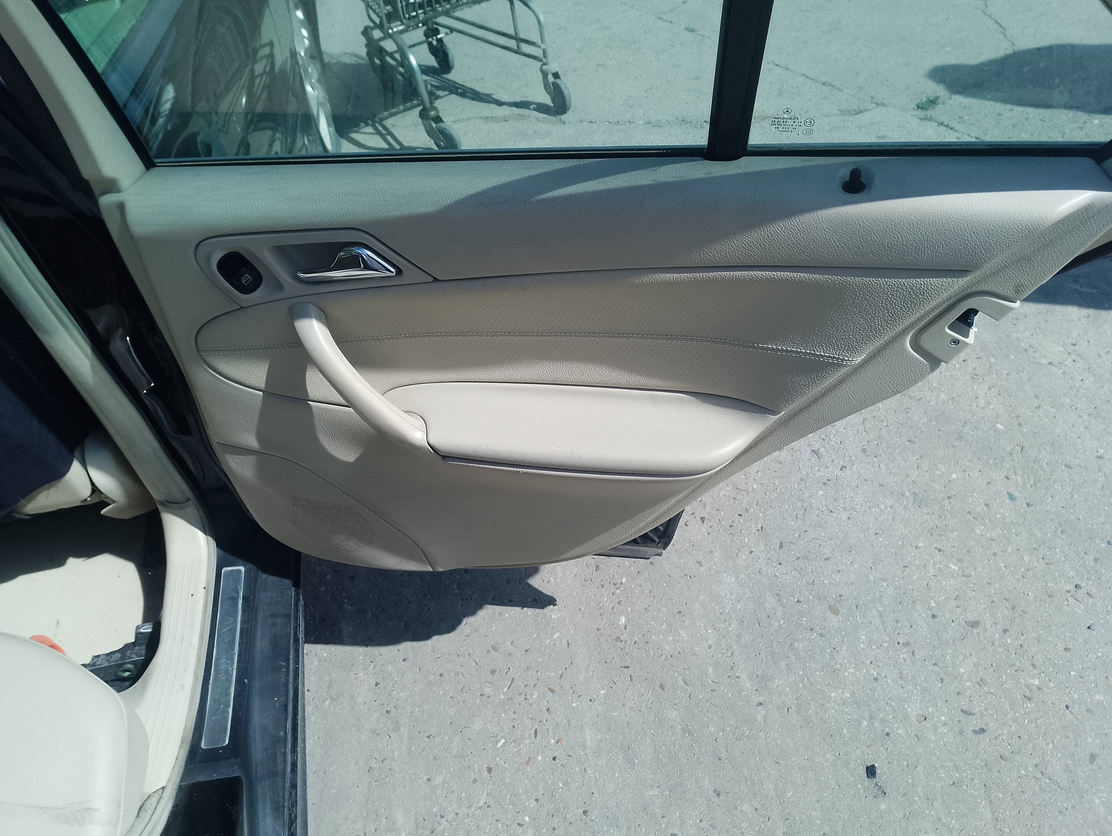 Recambio de guarnecido puerta trasera derecha para mercedes-benz clase c (w203) berlina 200 cdi (203.004) referencia OEM IAM   