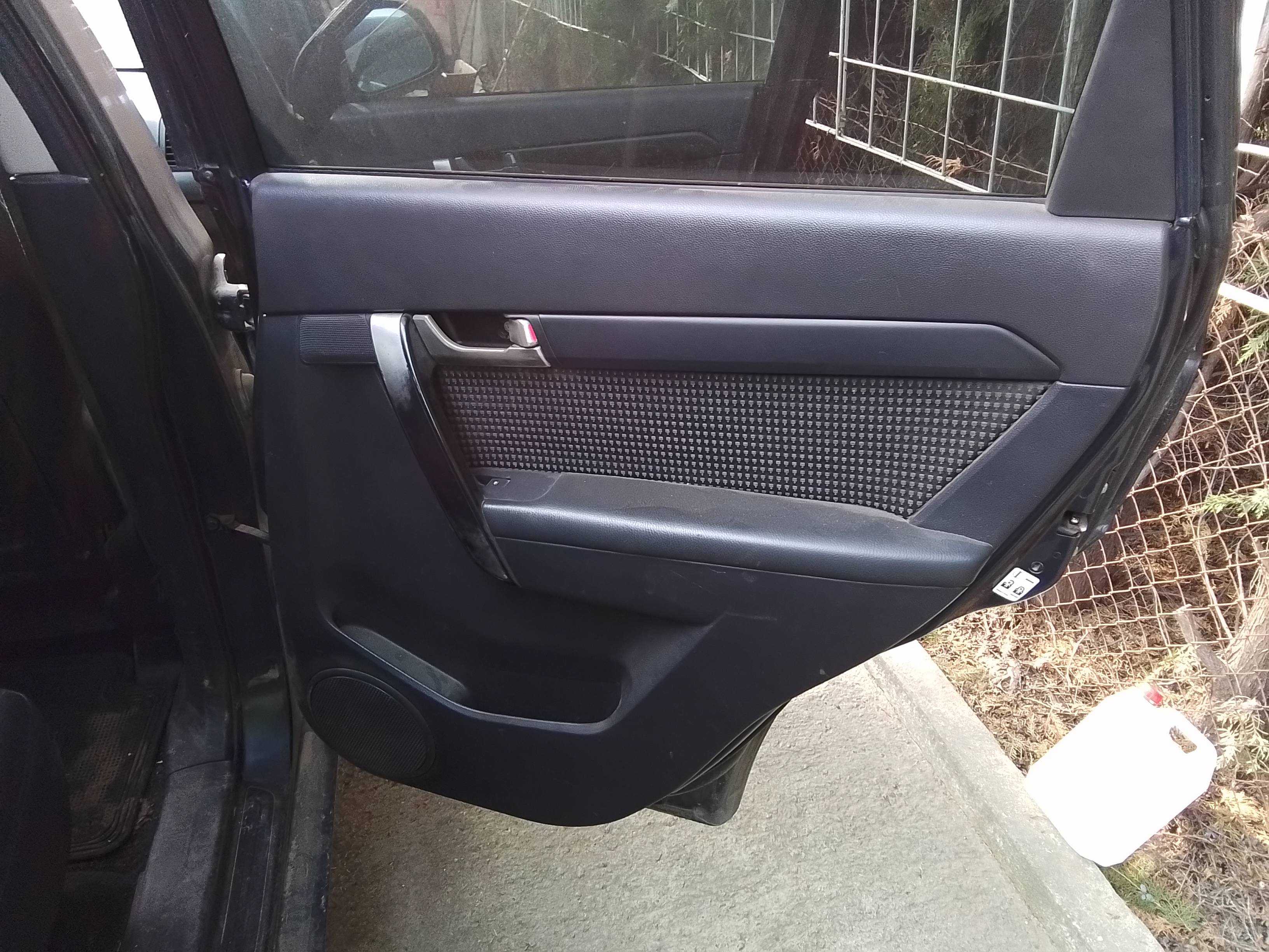 Recambio de guarnecido puerta trasera derecha para chevrolet captiva 2.0 vcdi ls referencia OEM IAM   