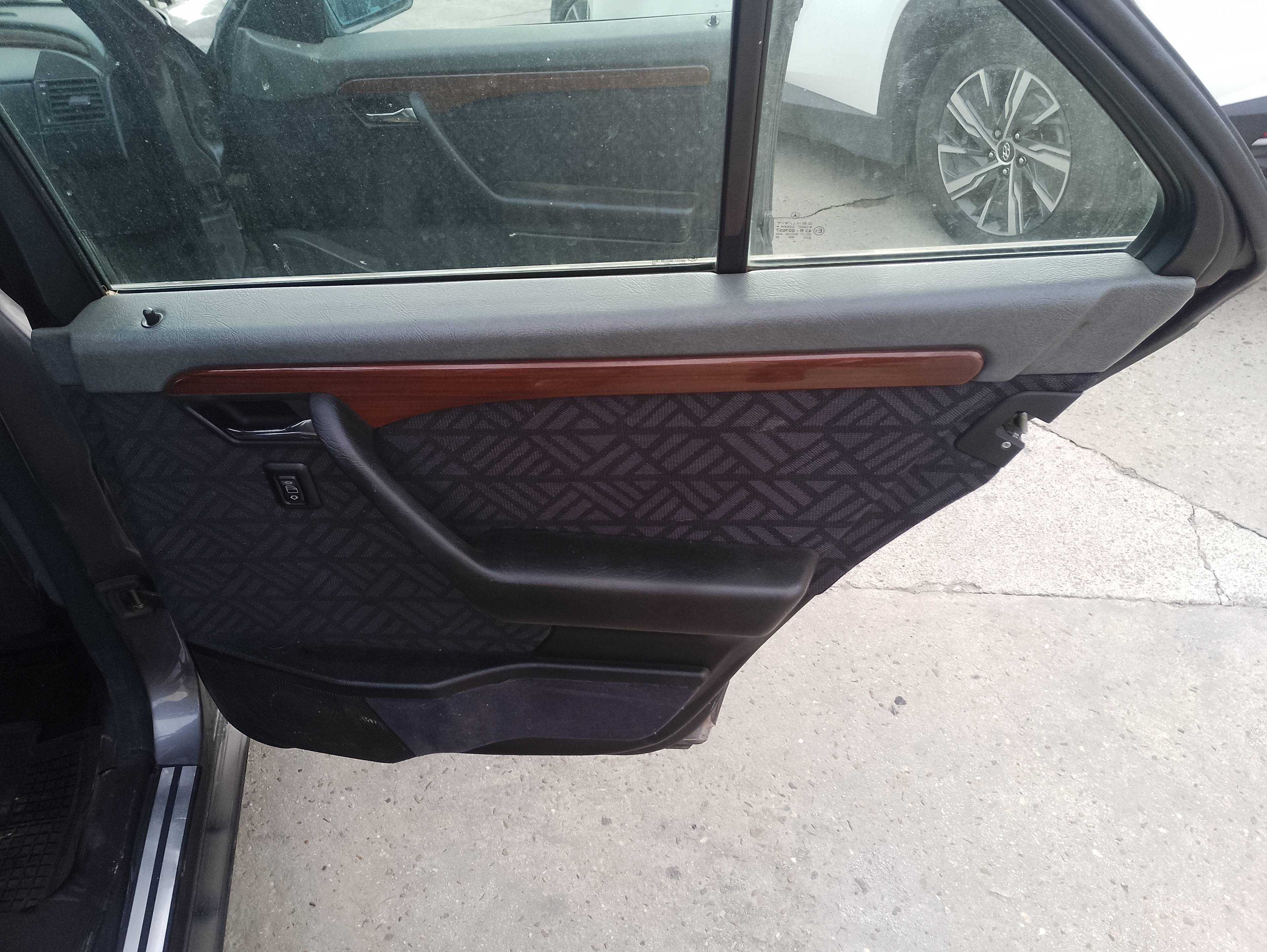 Recambio de guarnecido puerta trasera derecha para mercedes-benz clase c (w202) berlina 180 (202.018) referencia OEM IAM   